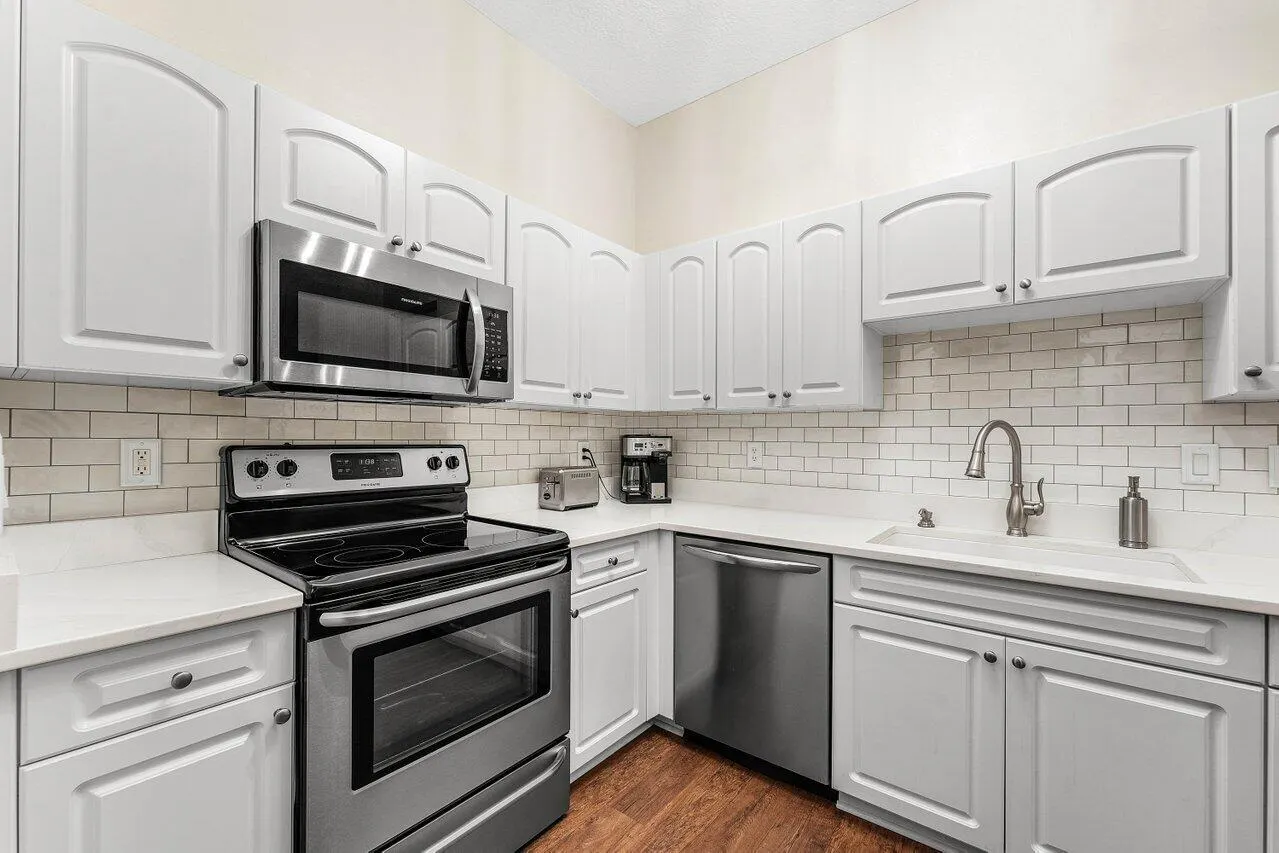 2611 VENETIAN Drive
