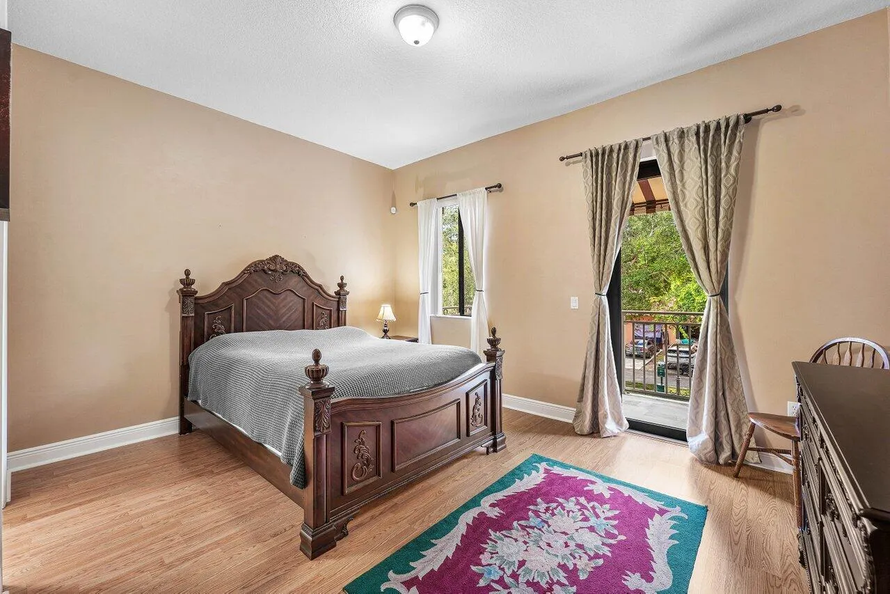 2611 VENETIAN Drive