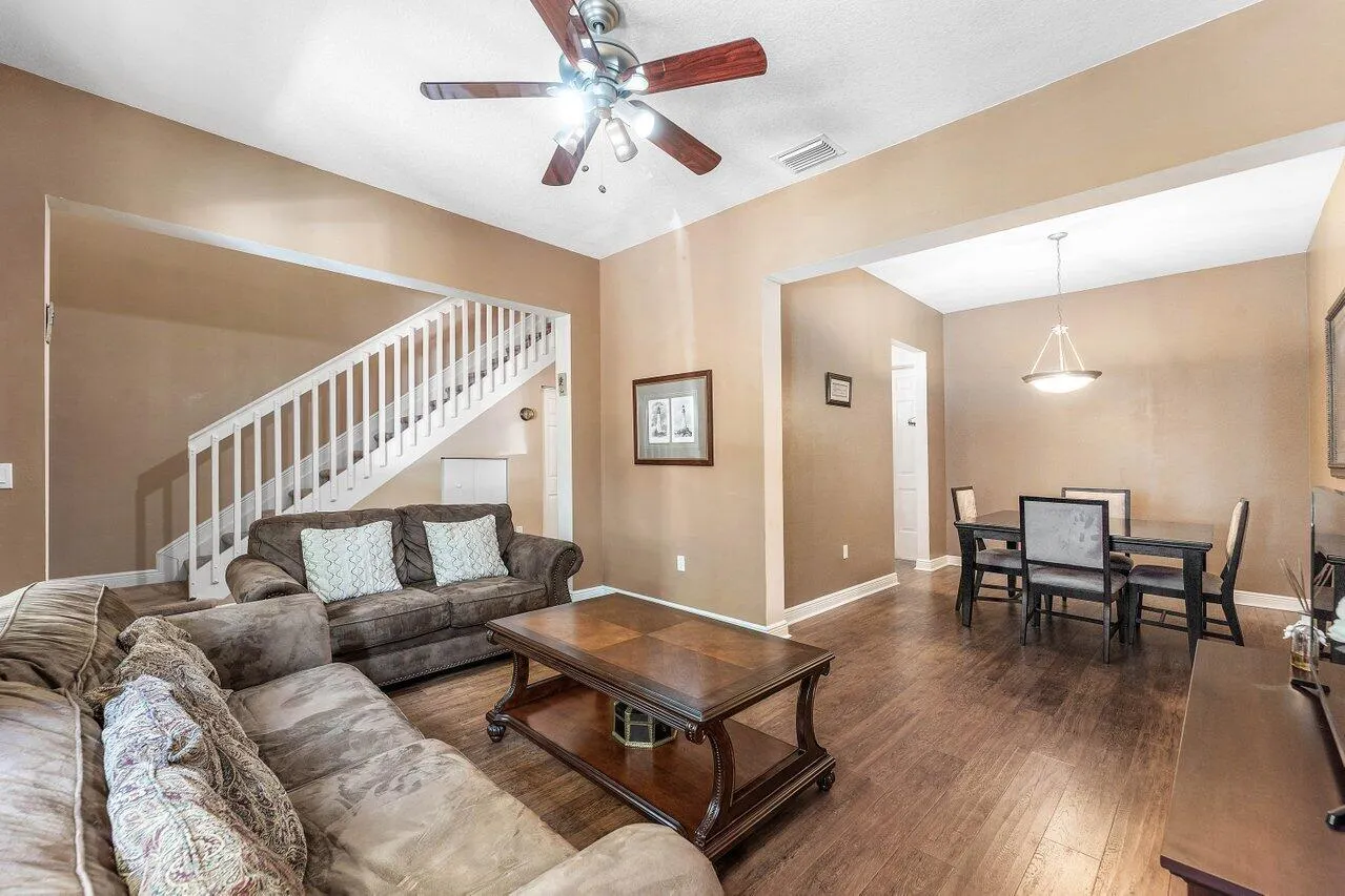 2611 VENETIAN Drive