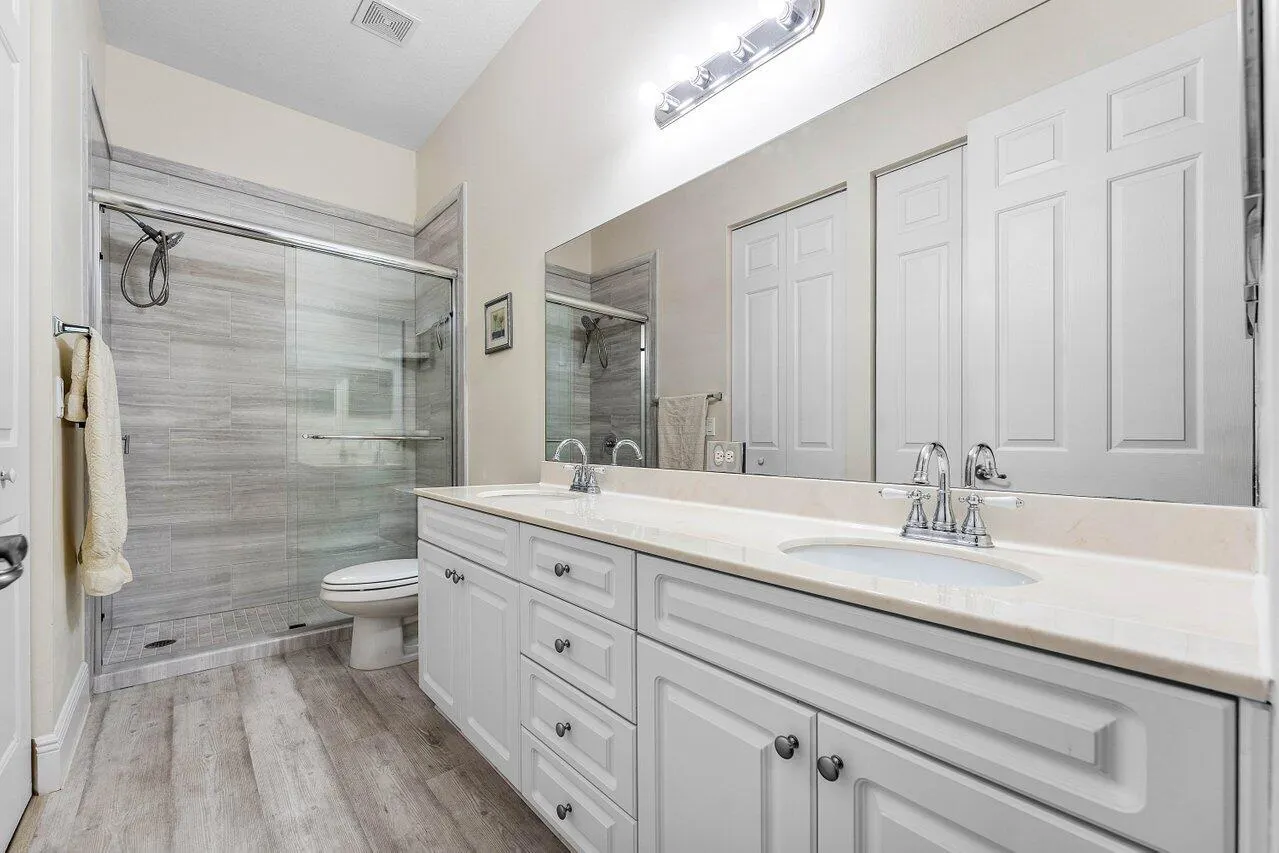 2611 VENETIAN Drive