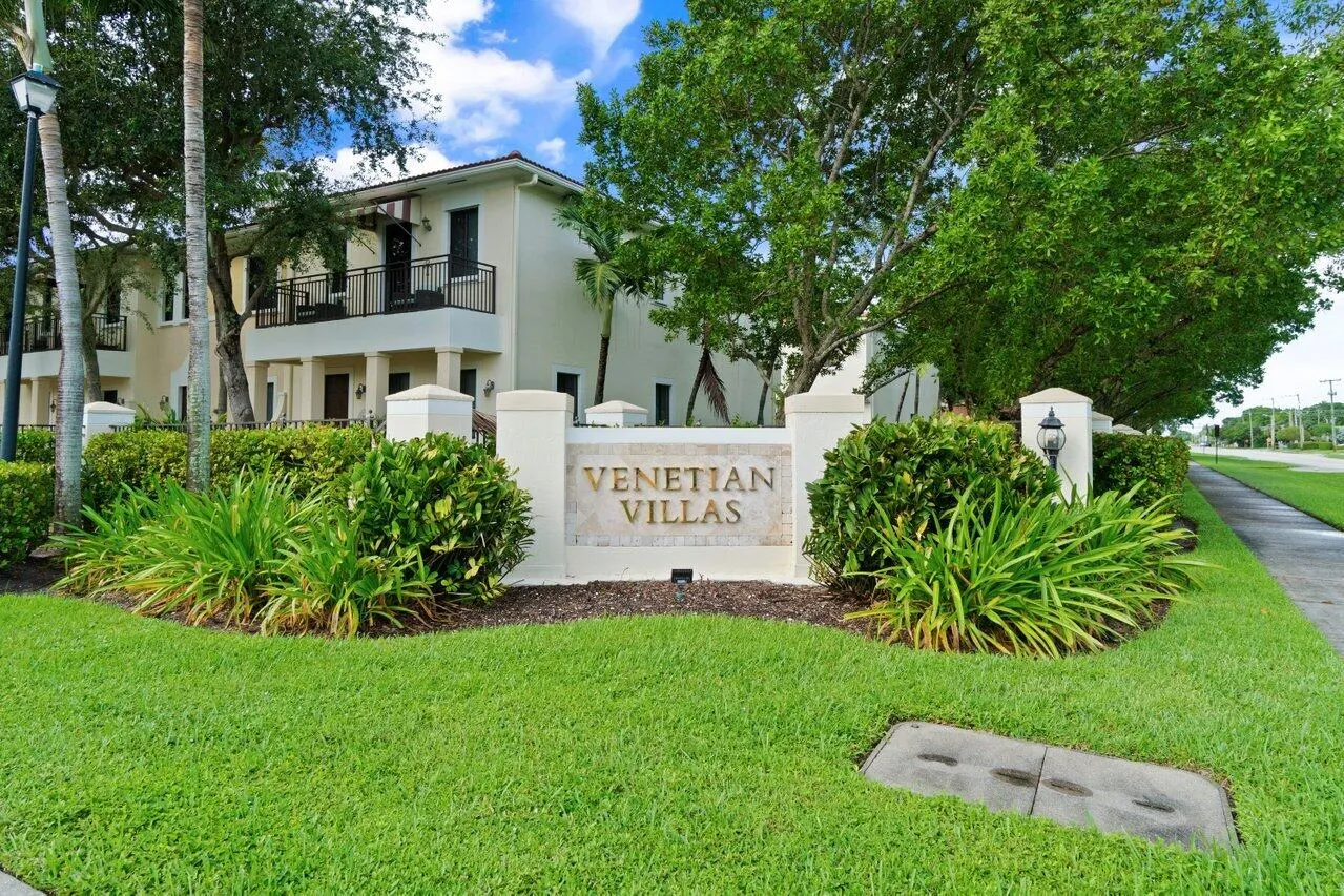 2611 VENETIAN Drive