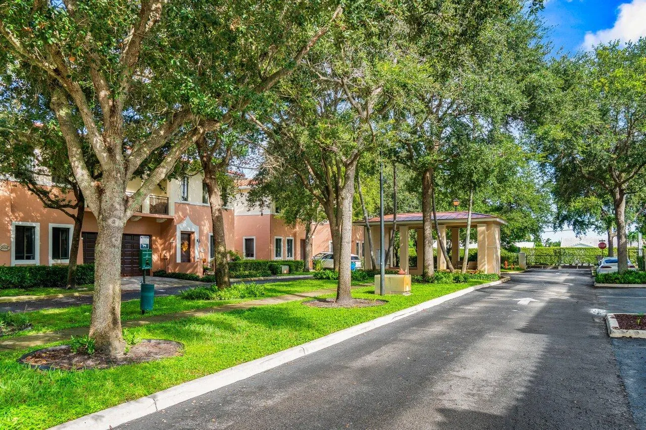 2611 VENETIAN Drive