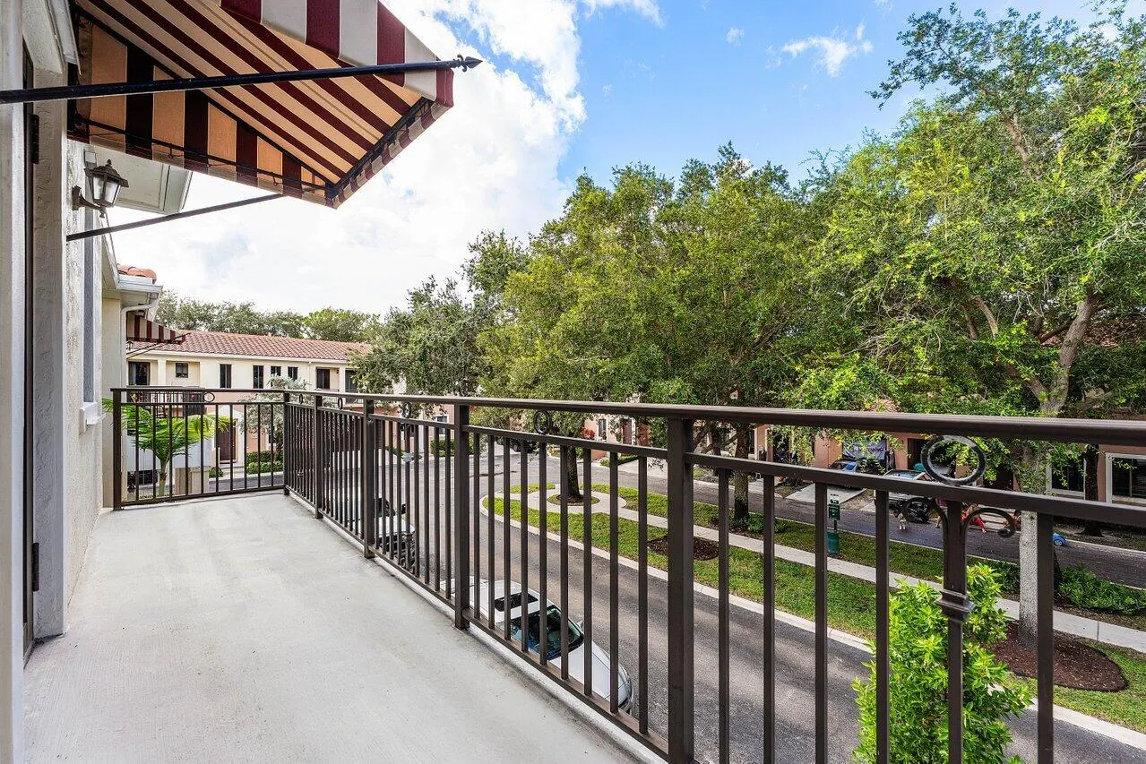 2611 VENETIAN Drive