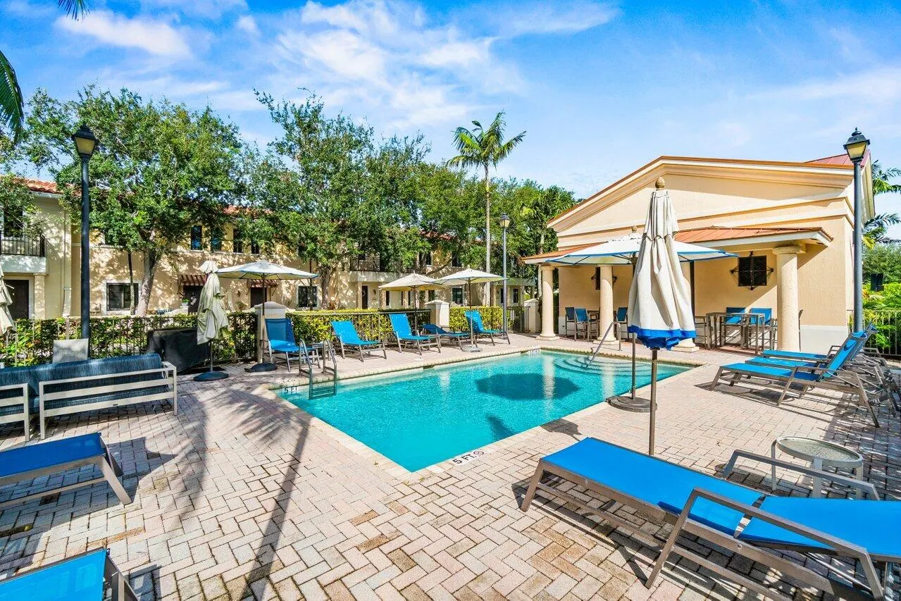 2611 VENETIAN Drive