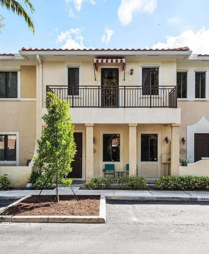 2611 VENETIAN Drive