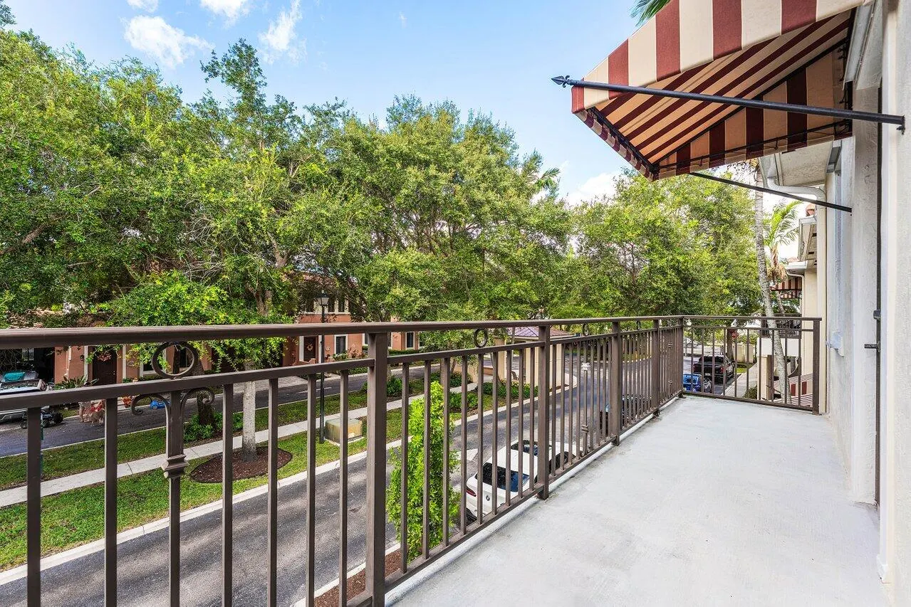 2611 VENETIAN Drive