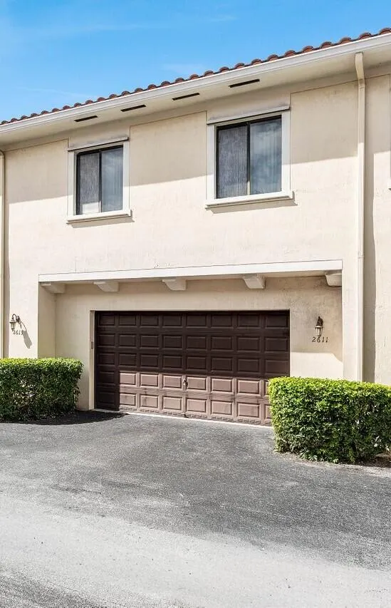 2611 VENETIAN Drive