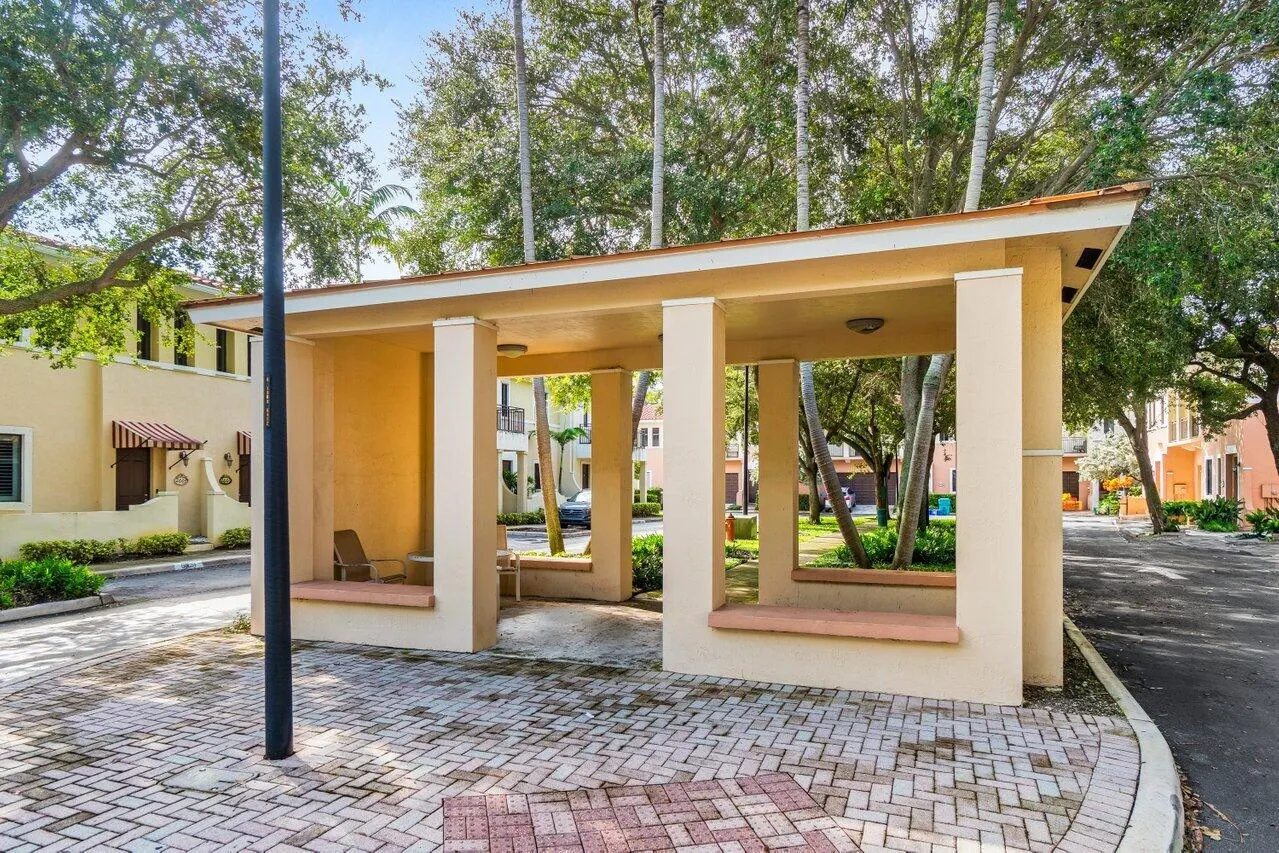2611 VENETIAN Drive