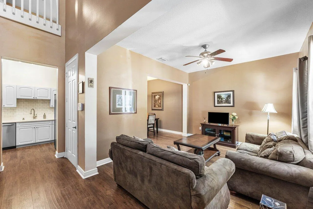 2611 VENETIAN Drive