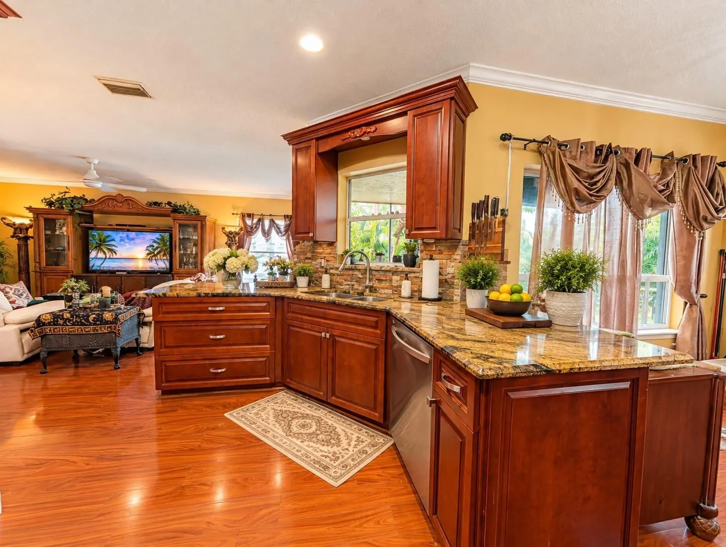 8512 Windy Circle