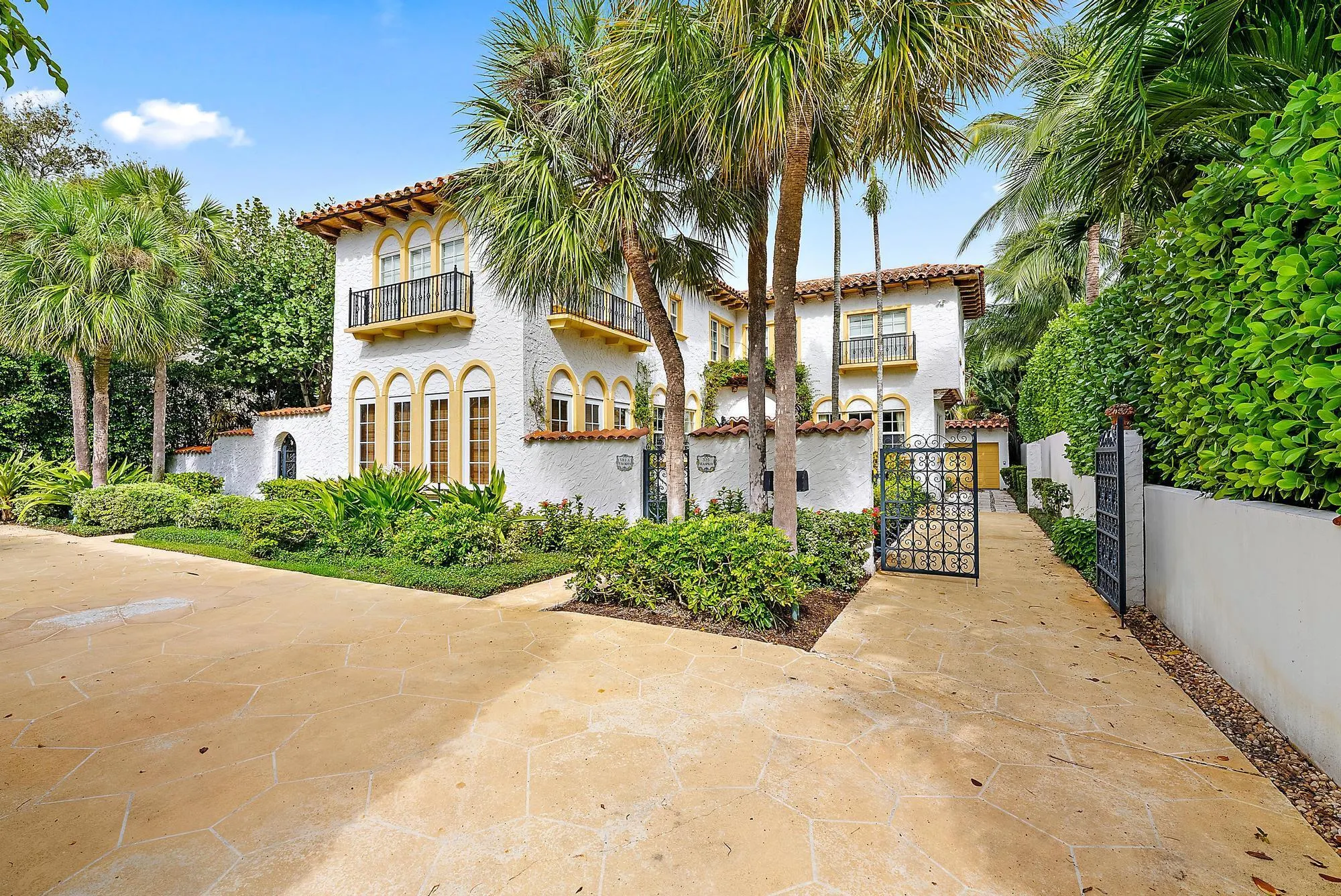 325 SEASPRAY Avenue