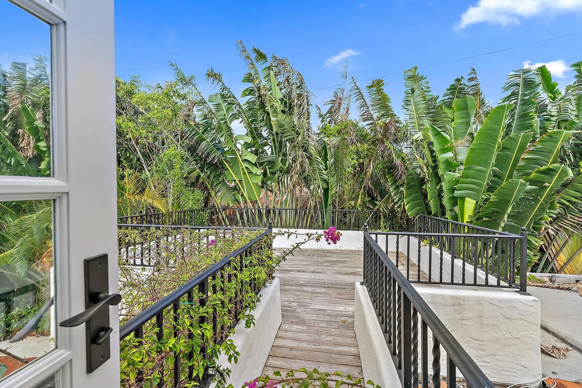 325 SEASPRAY Avenue