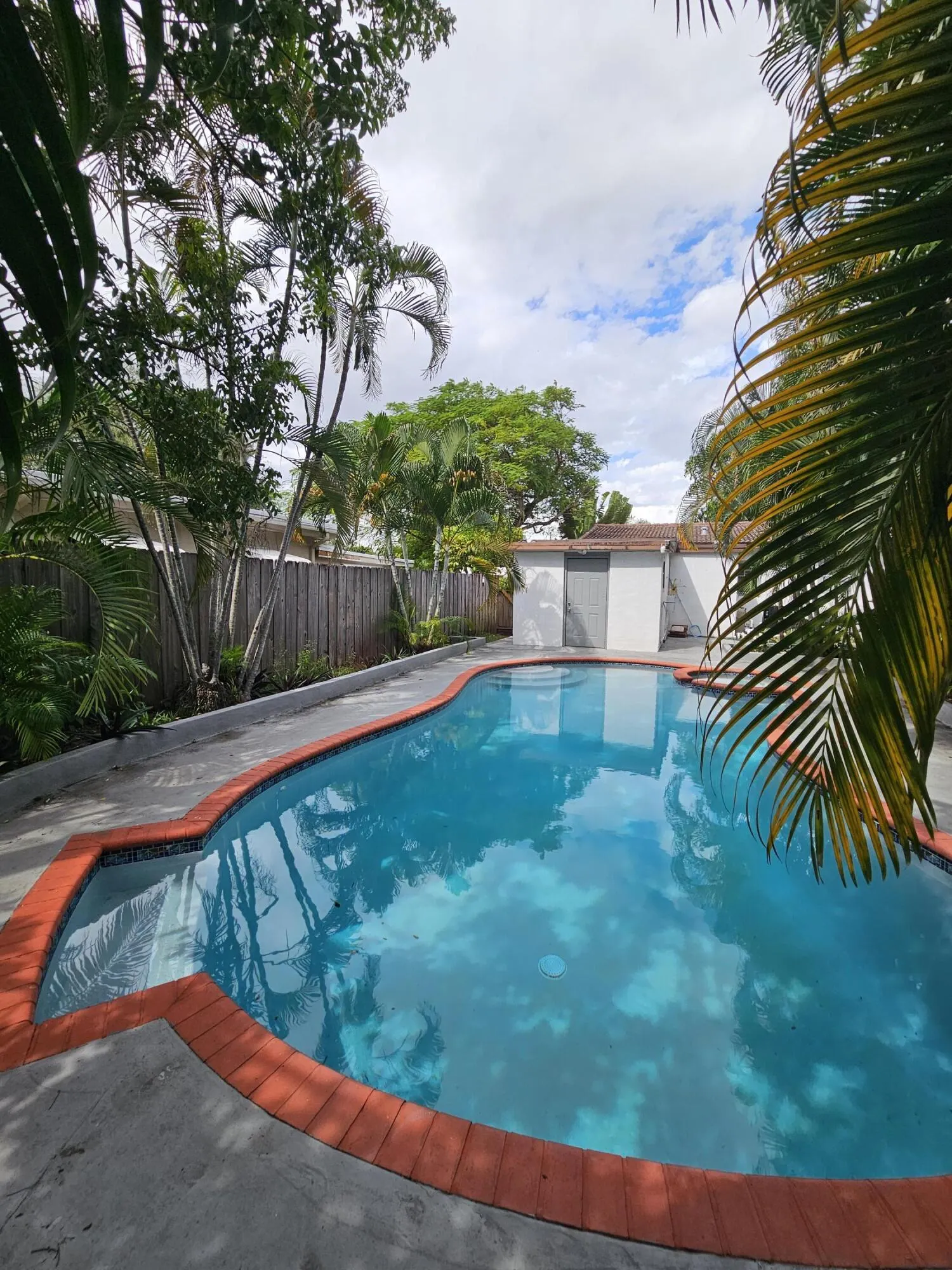 2226 THOMAS Street