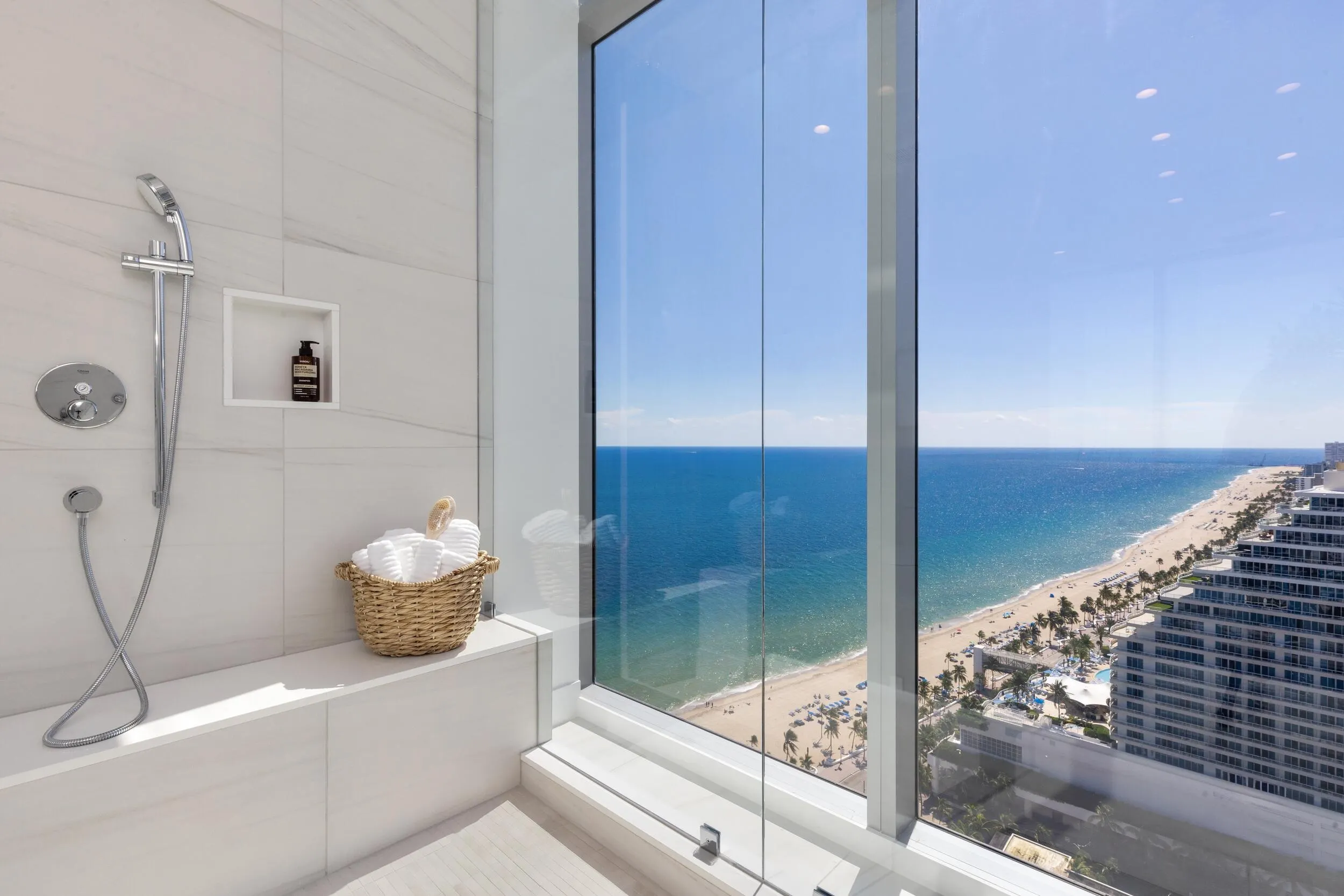 151 N Seabreeze Boulevard #PH-2601E / PH-2602E