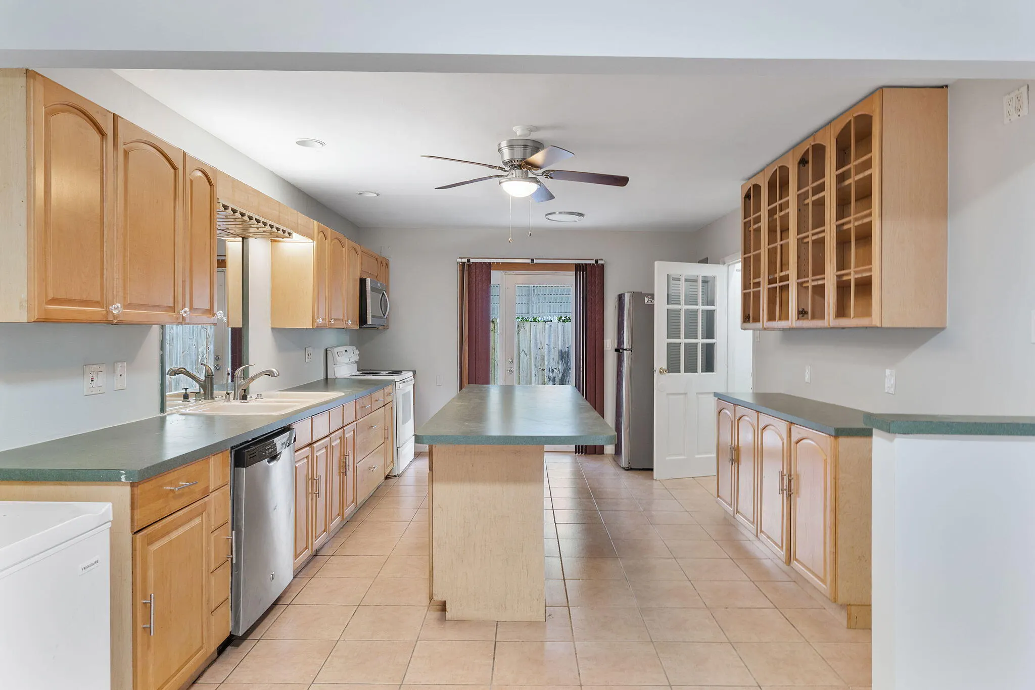 415 NW 7TH Court