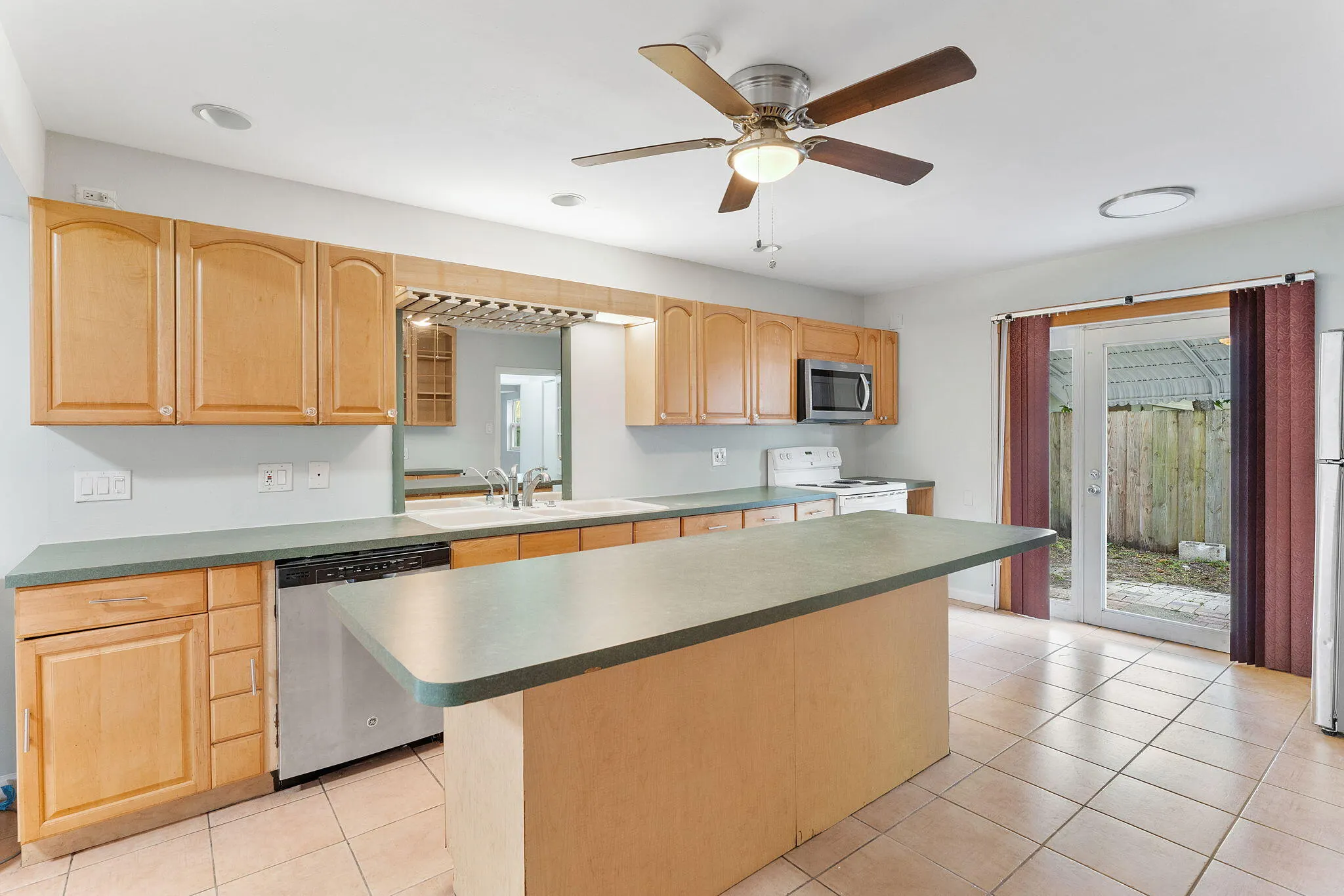 415 NW 7TH Court