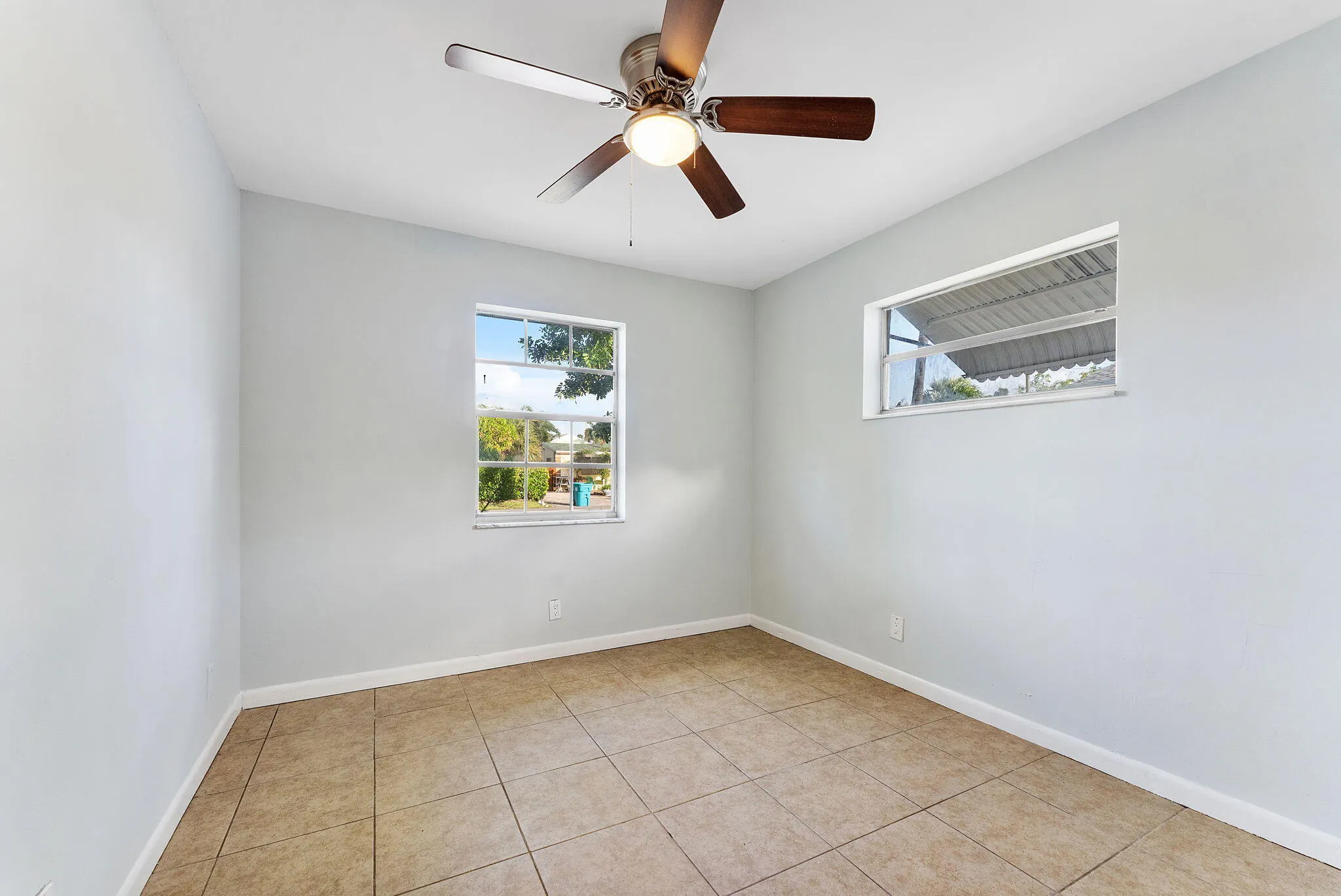 415 NW 7TH Court