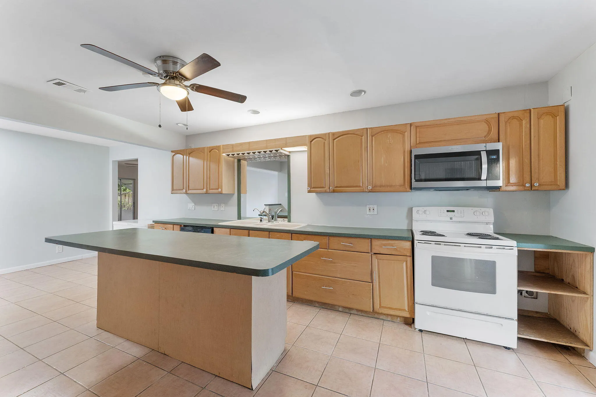 415 NW 7TH Court