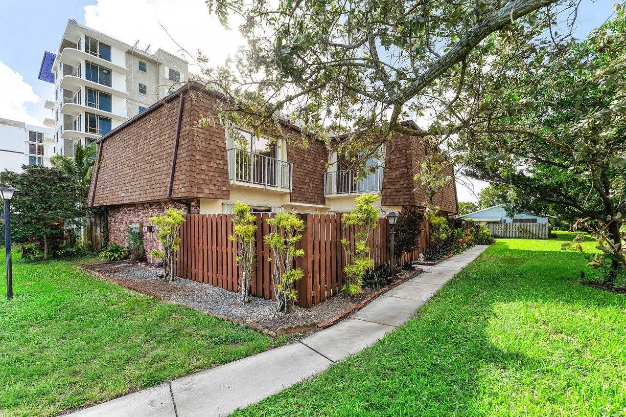 562 SE 27th Terrace