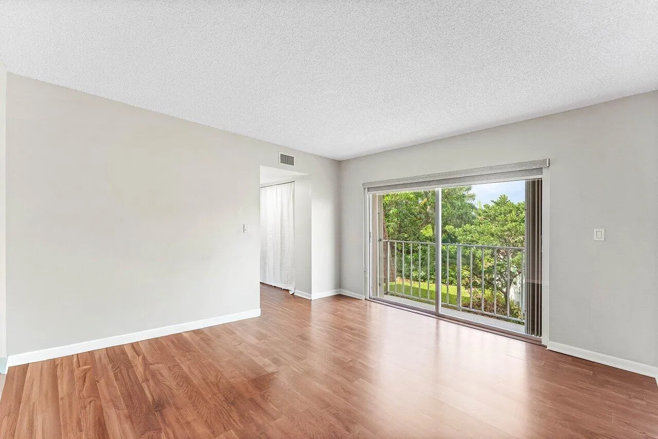 562 SE 27th Terrace