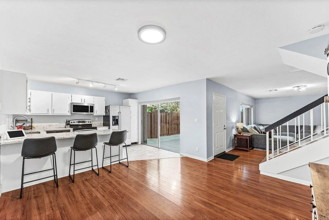 562 SE 27th Terrace