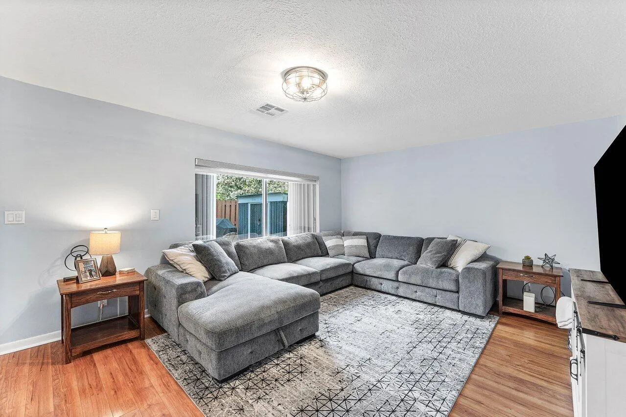 562 SE 27th Terrace