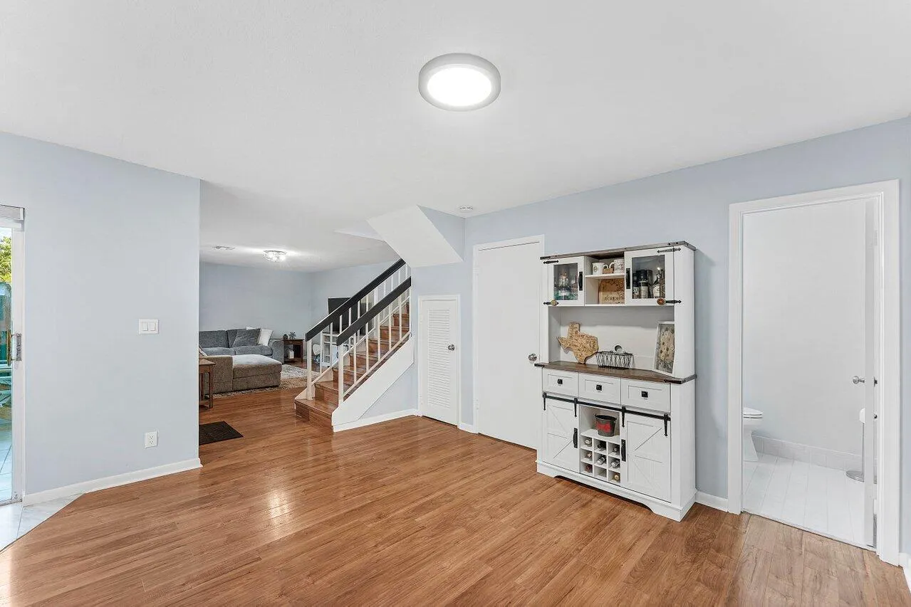 562 SE 27th Terrace