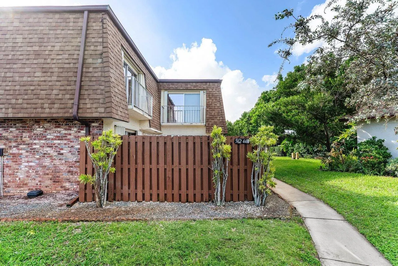 562 SE 27th Terrace