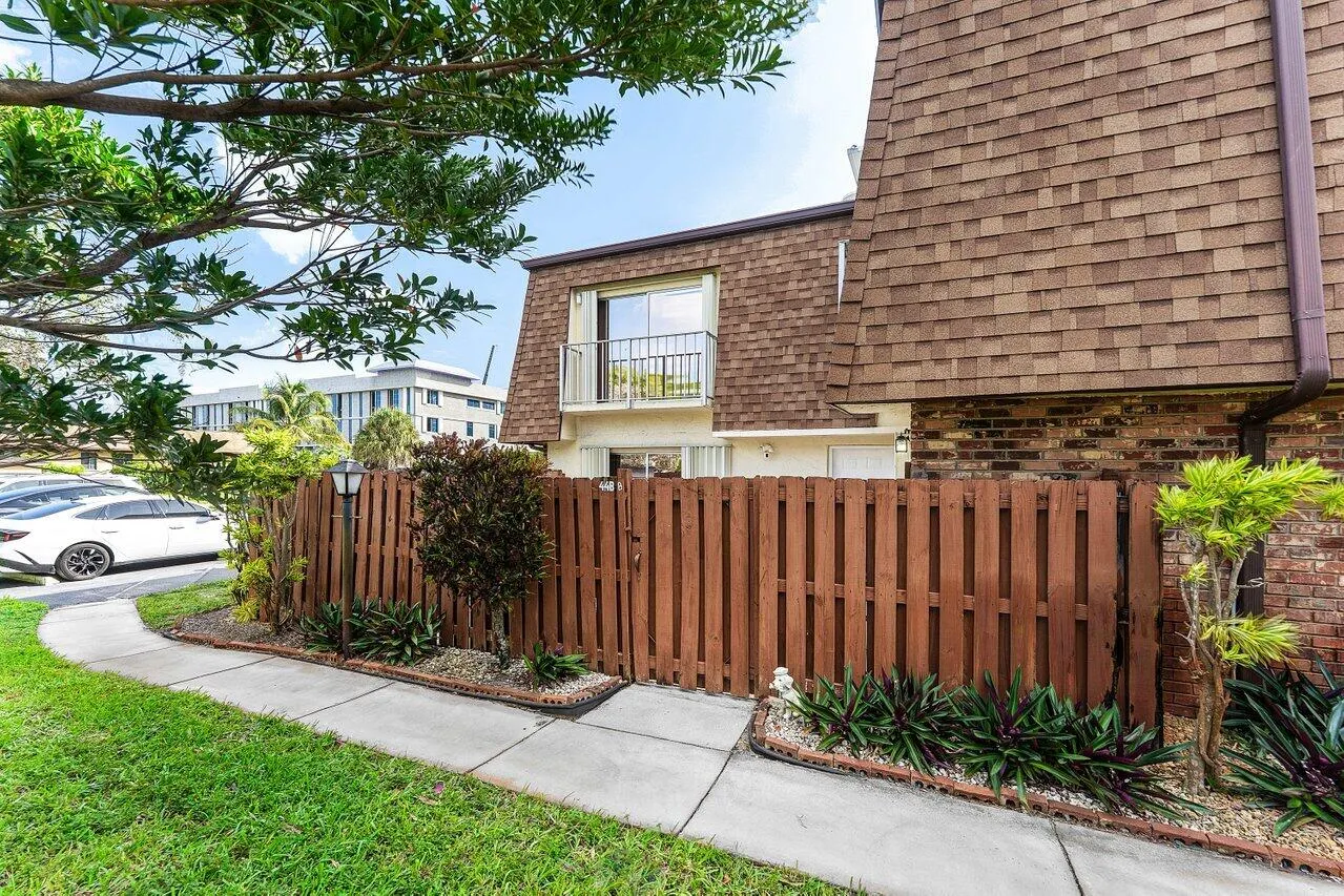 562 SE 27th Terrace