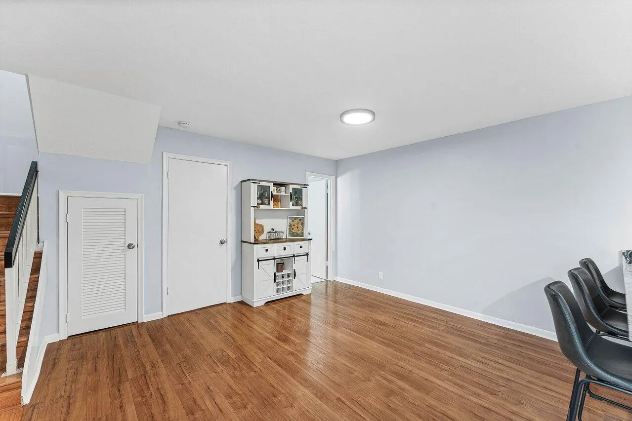 562 SE 27th Terrace