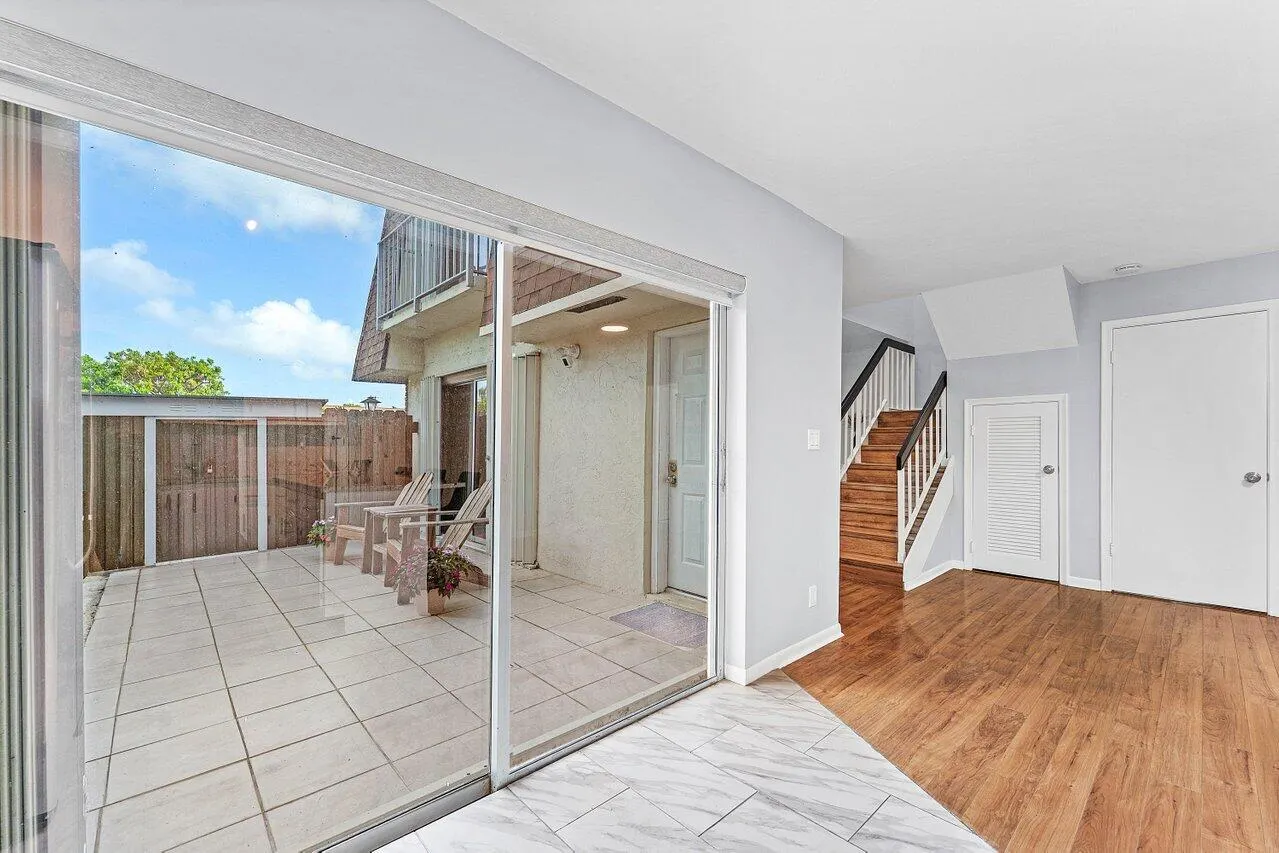 562 SE 27th Terrace