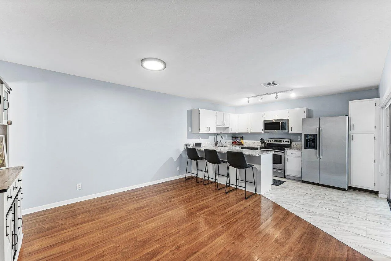 562 SE 27th Terrace