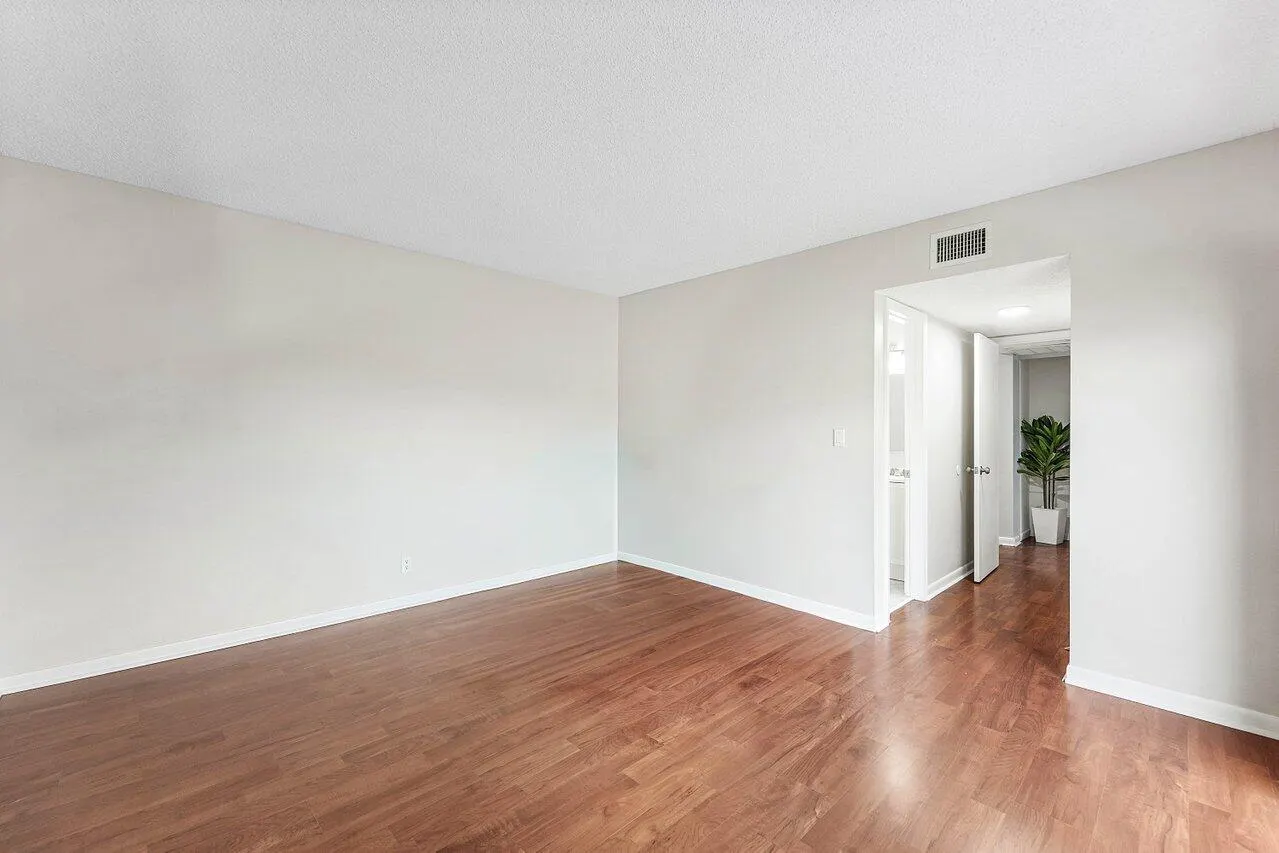 562 SE 27th Terrace