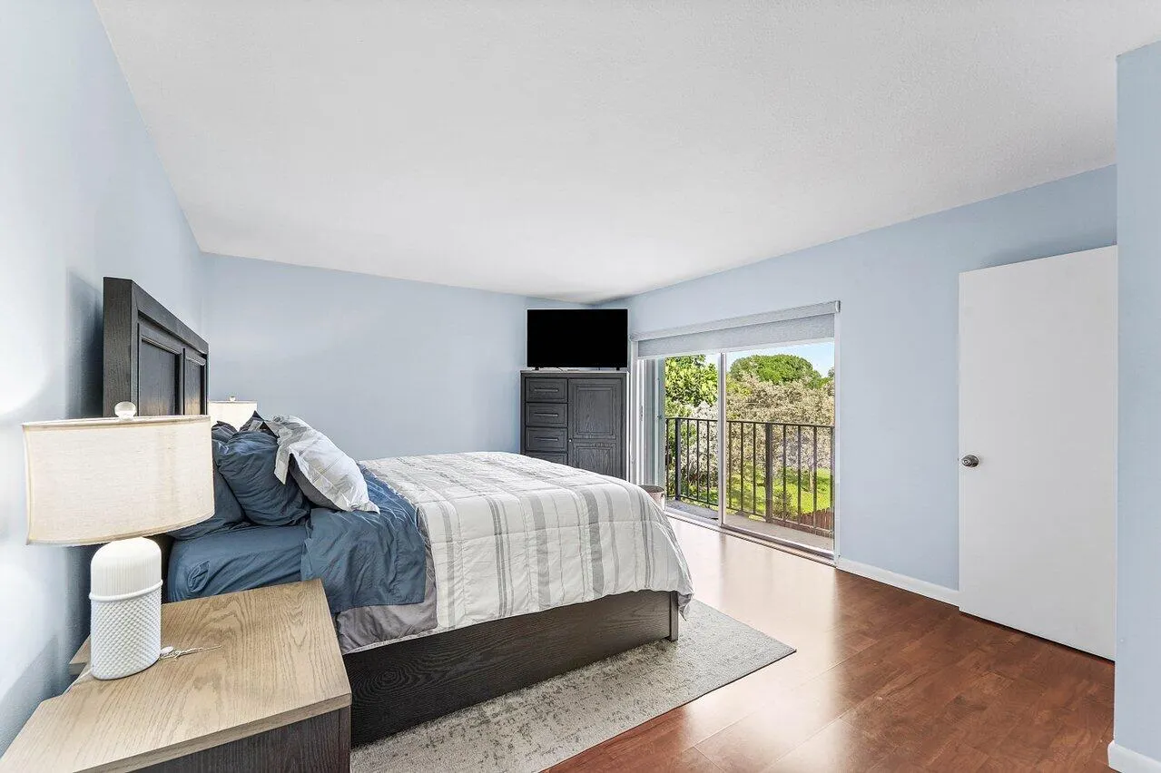 562 SE 27th Terrace