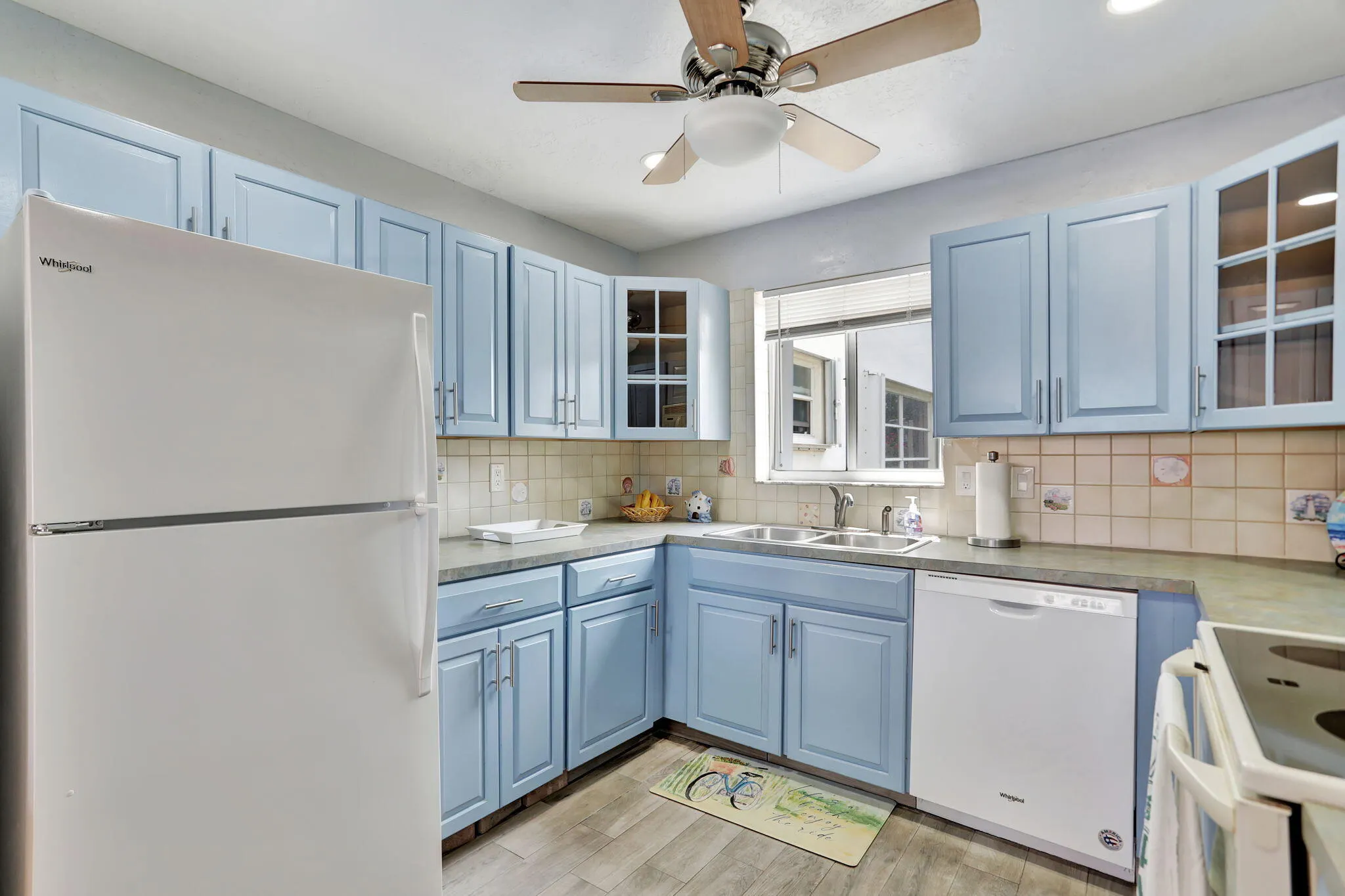 999 N RIVERSIDE Drive #3