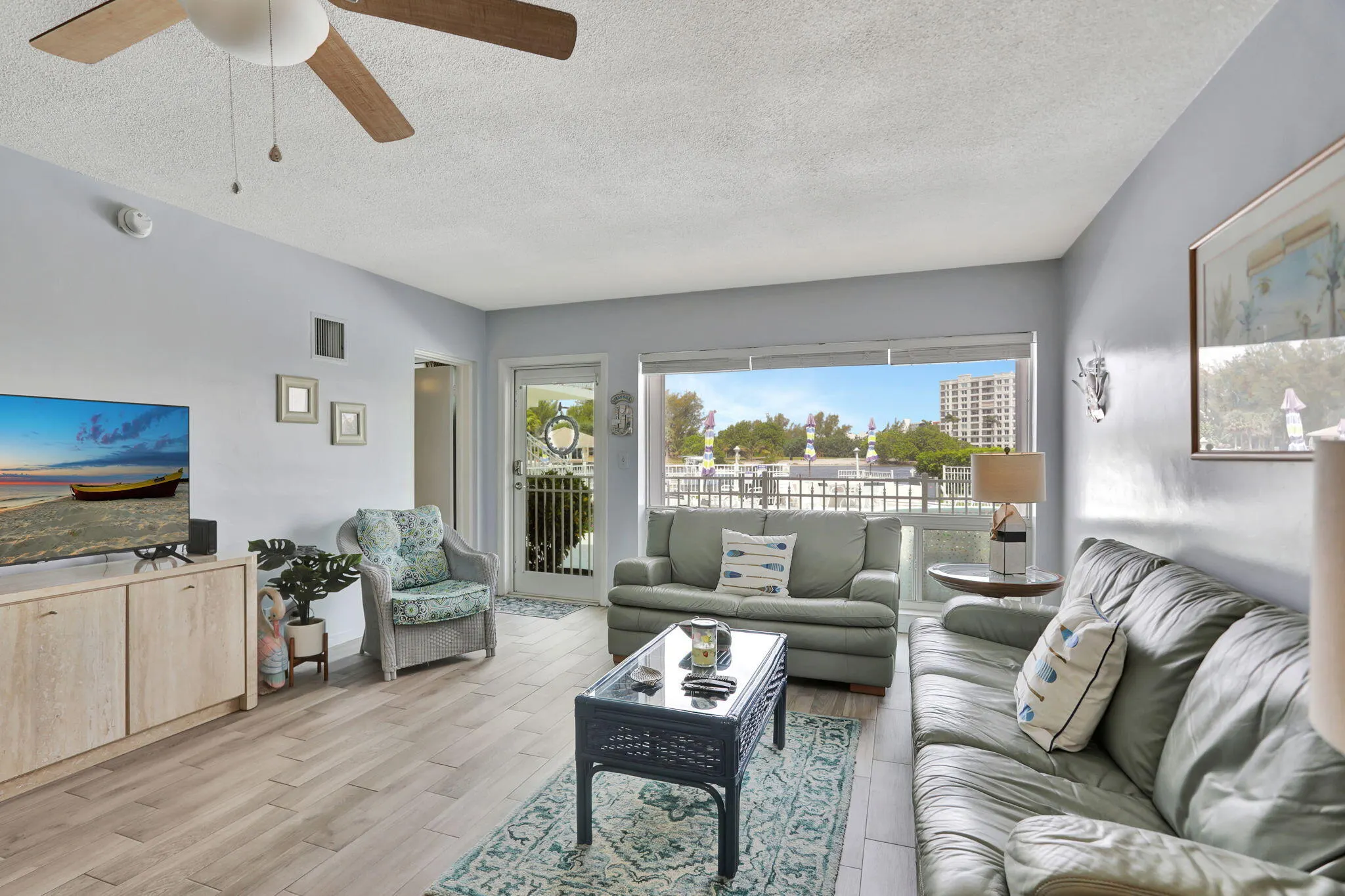 999 N RIVERSIDE Drive #3