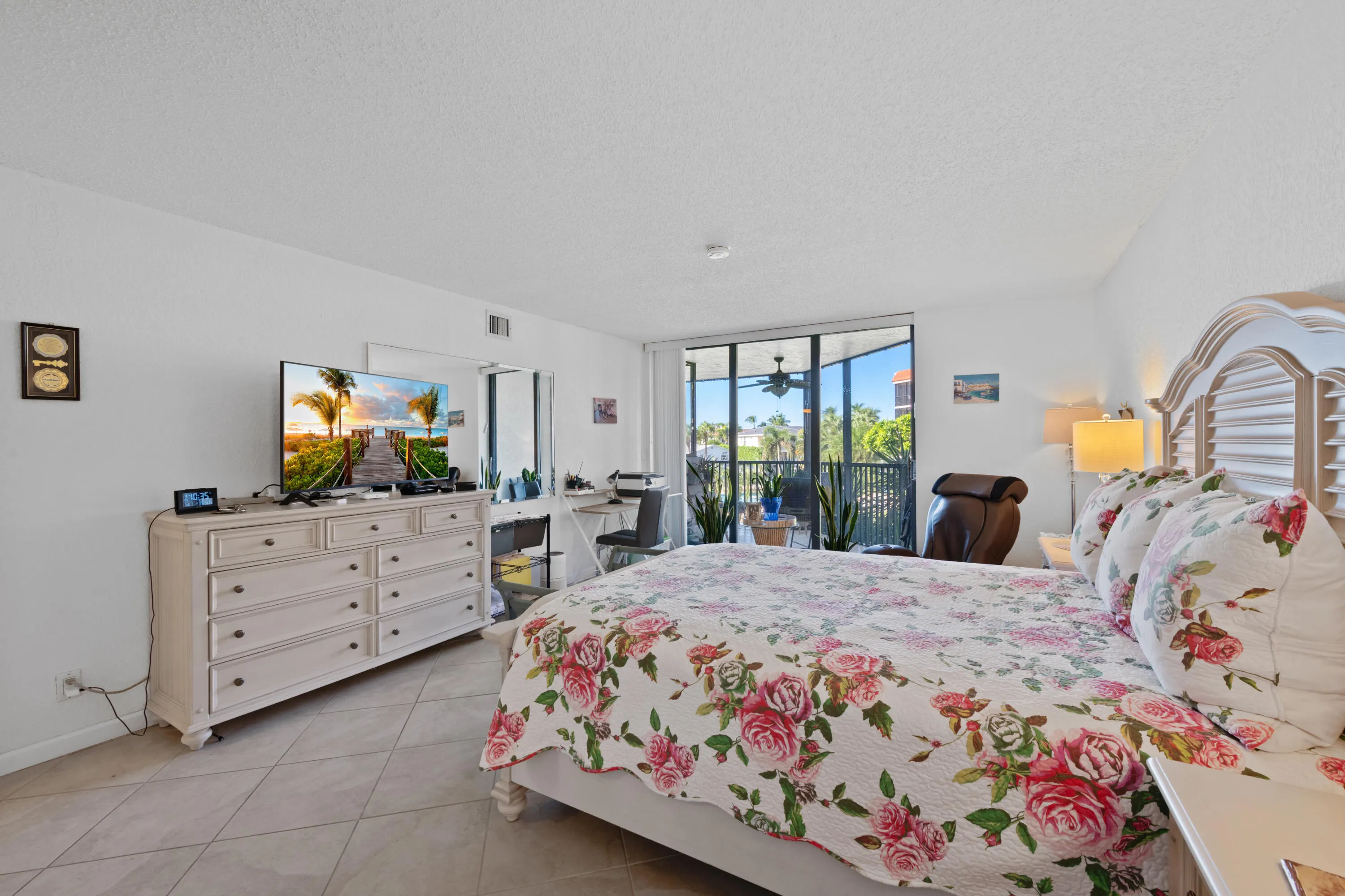800 Jeffery Street #205