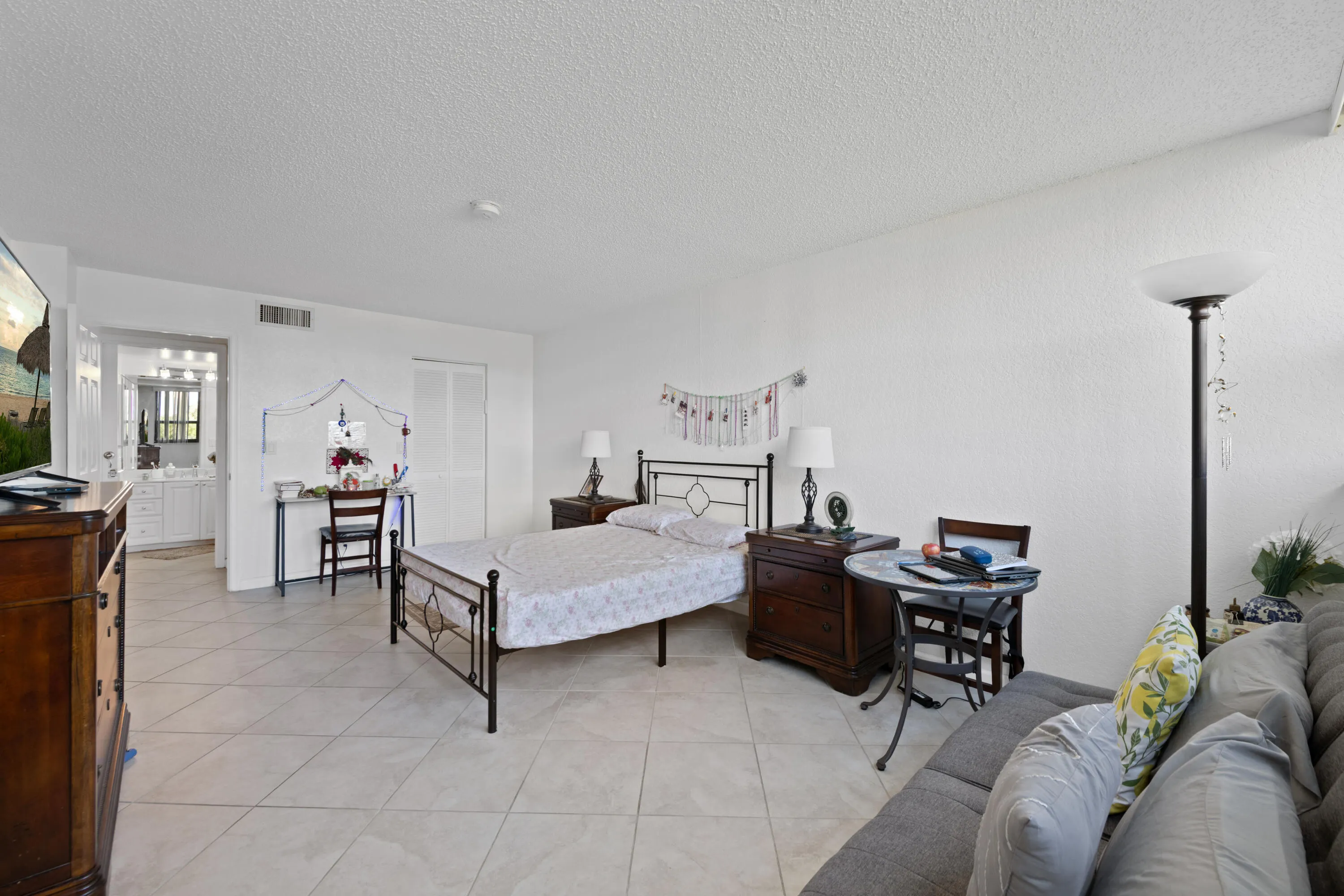 800 Jeffery Street #205