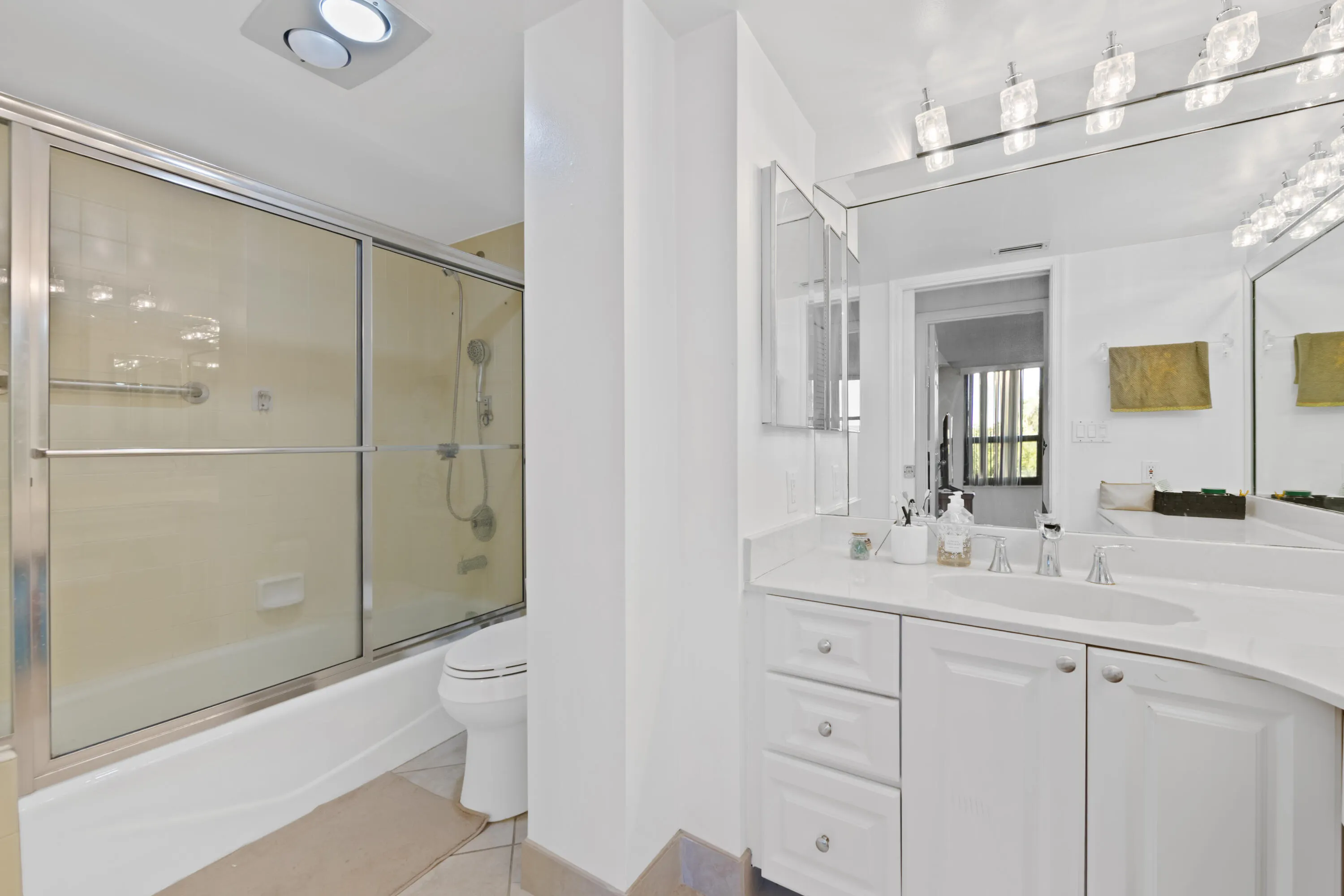 800 Jeffery Street #205