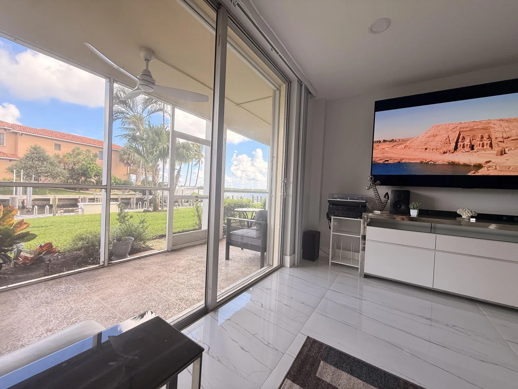 105 PARADISE HARBOUR Boulevard #108
