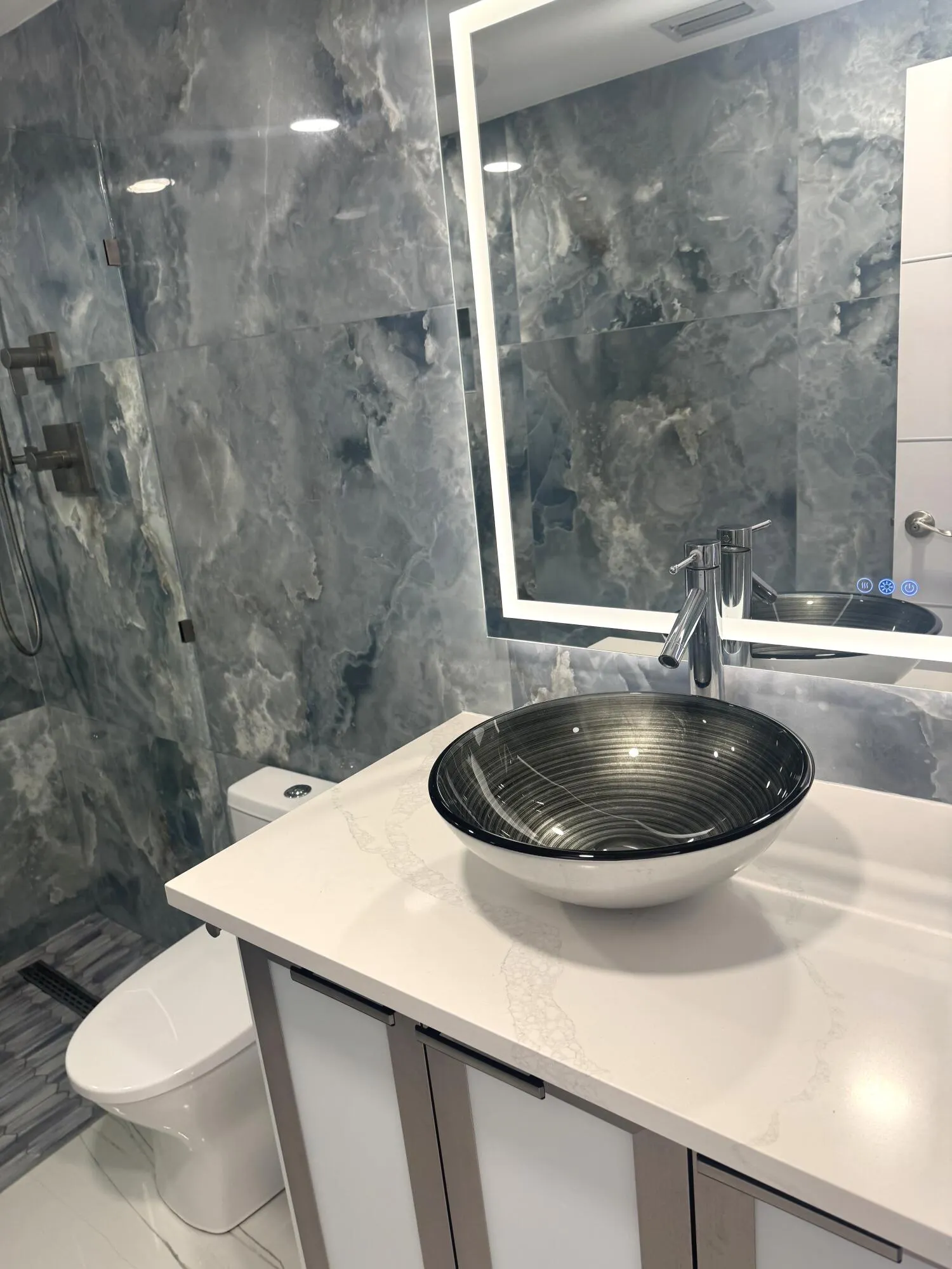105 PARADISE HARBOUR Boulevard #108