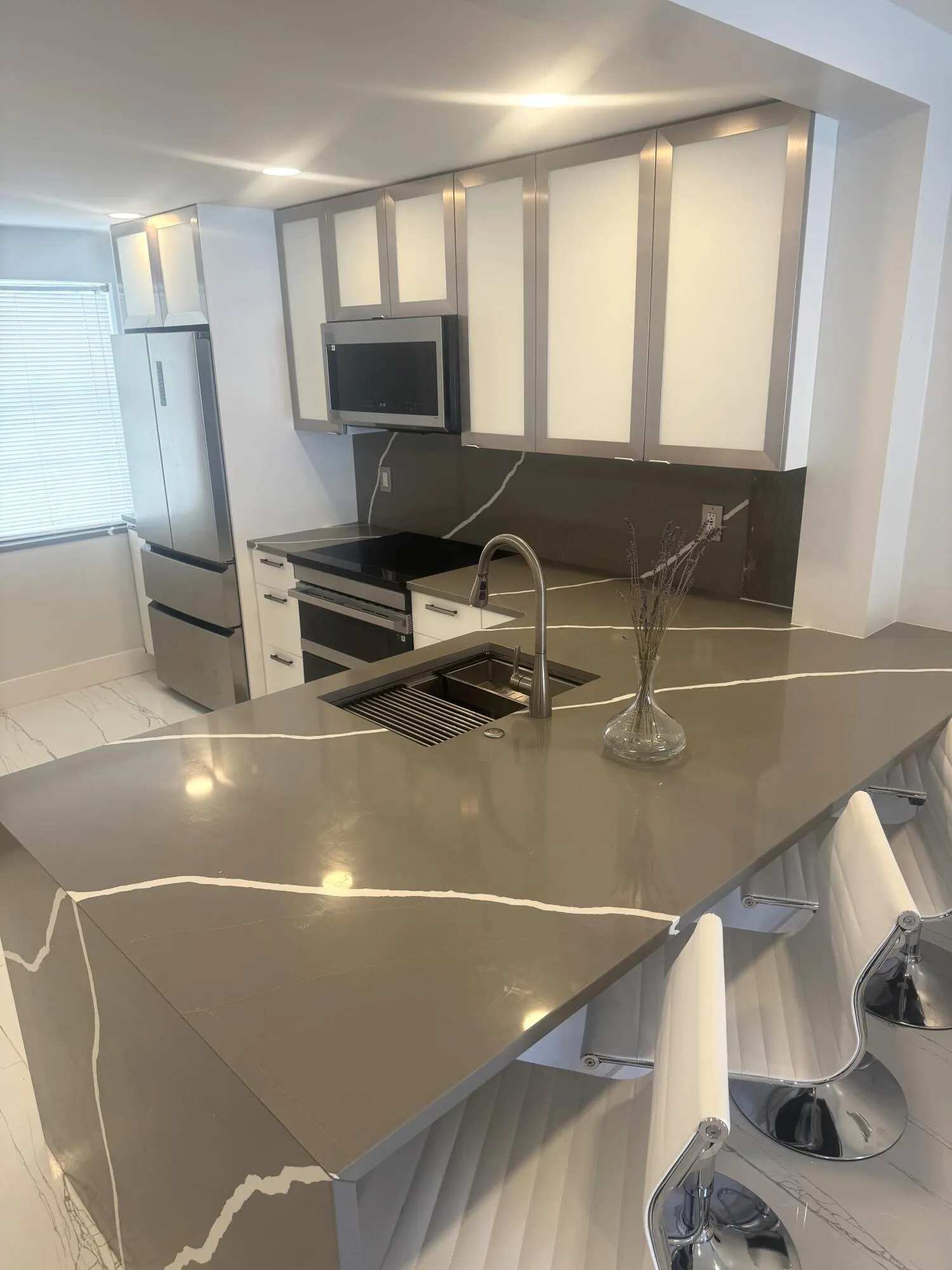 105 PARADISE HARBOUR Boulevard #108