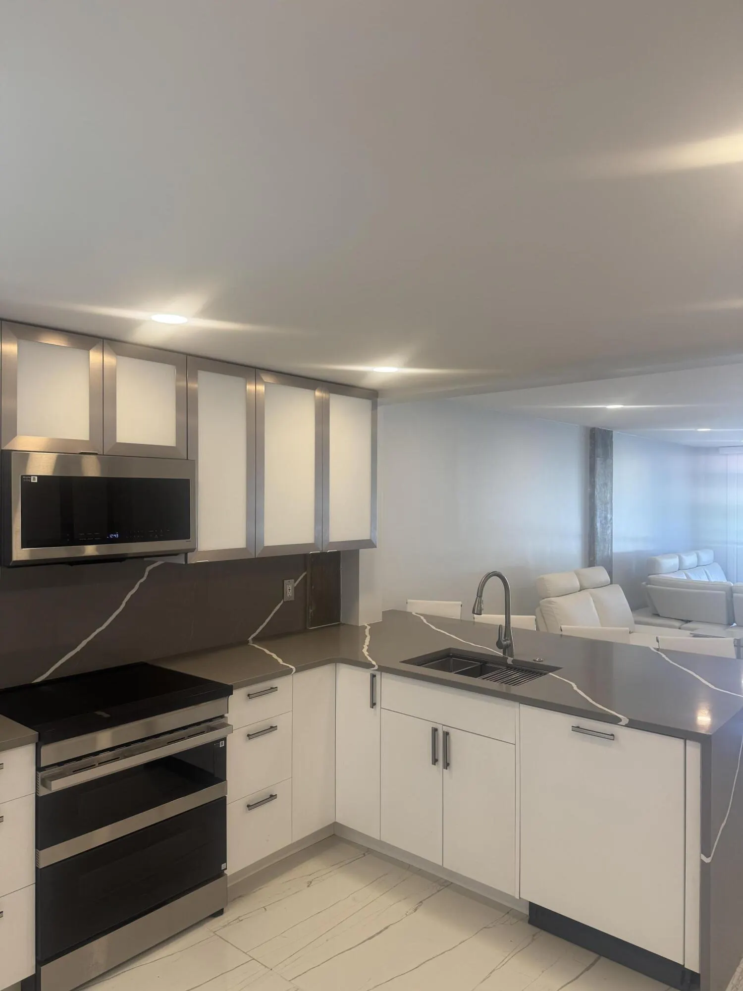 105 PARADISE HARBOUR Boulevard #108