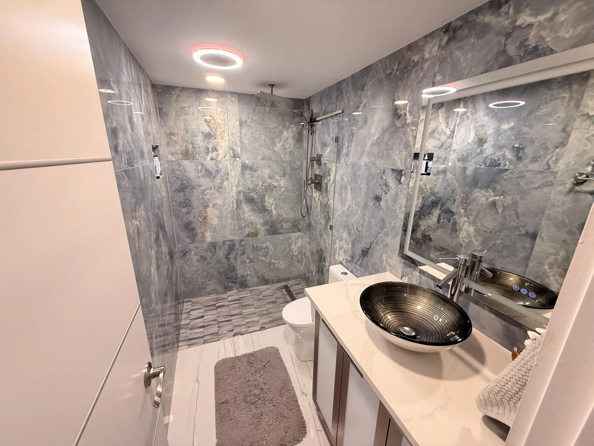 105 PARADISE HARBOUR Boulevard #108
