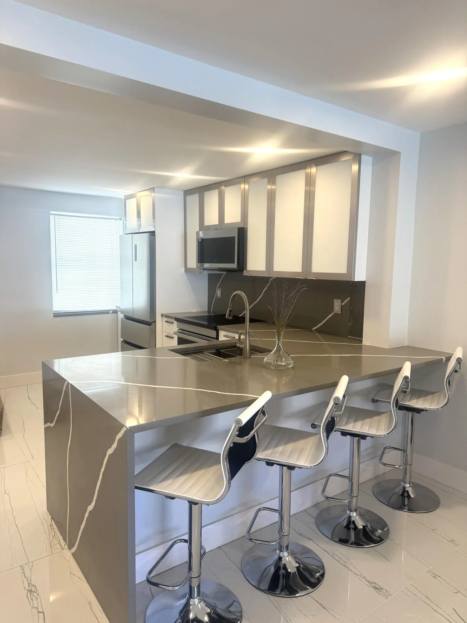 105 PARADISE HARBOUR Boulevard #108