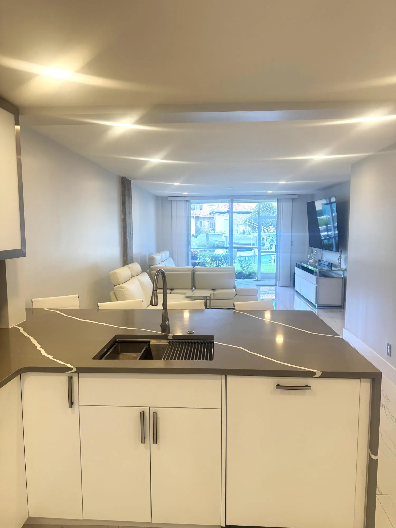 105 PARADISE HARBOUR Boulevard #108