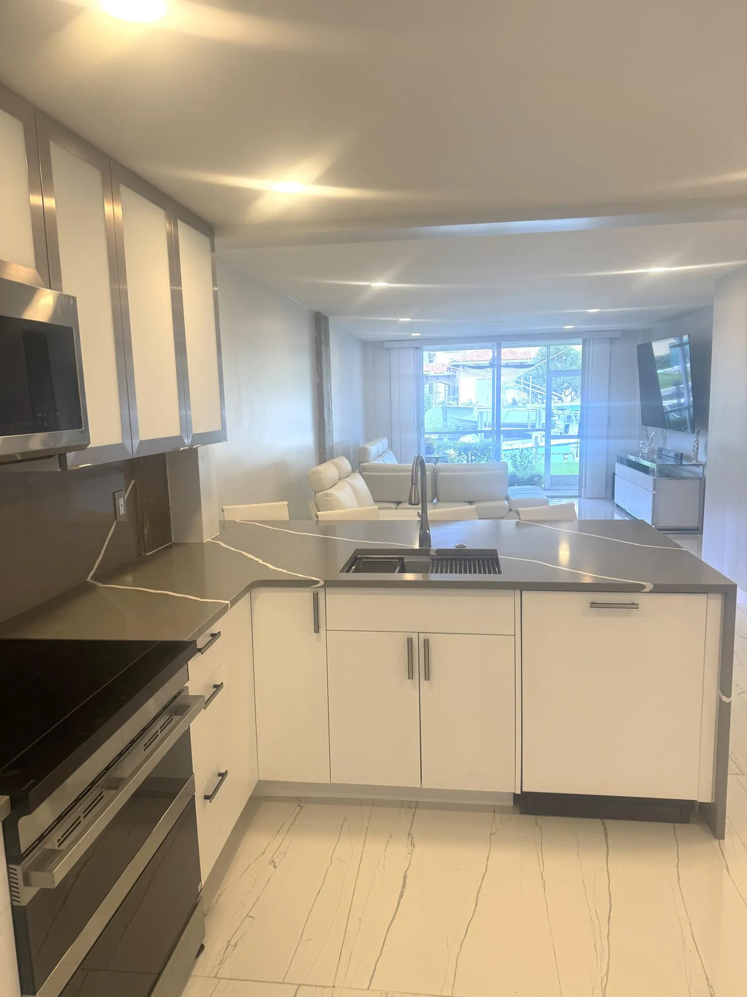105 PARADISE HARBOUR Boulevard #108