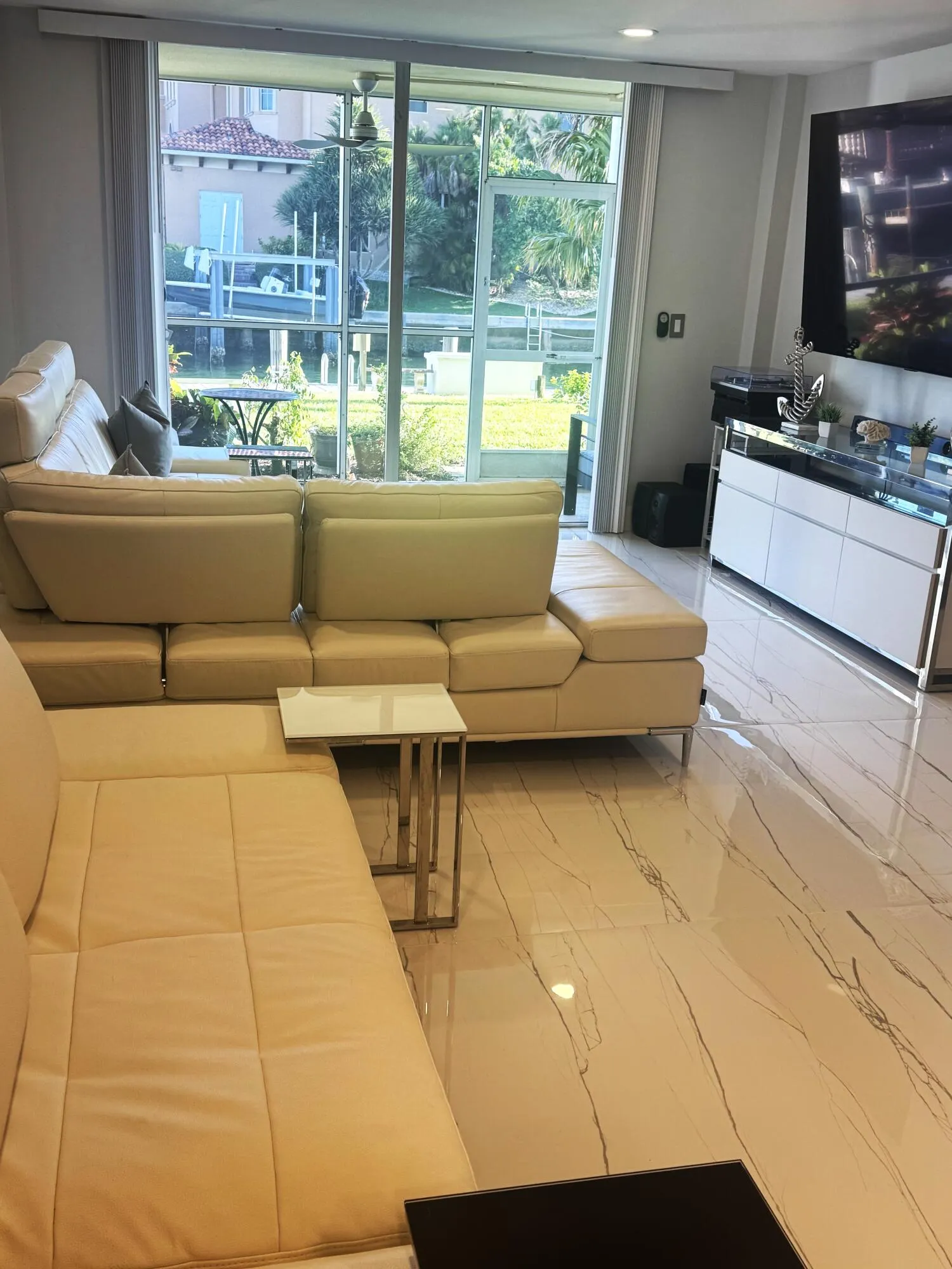 105 PARADISE HARBOUR Boulevard #108
