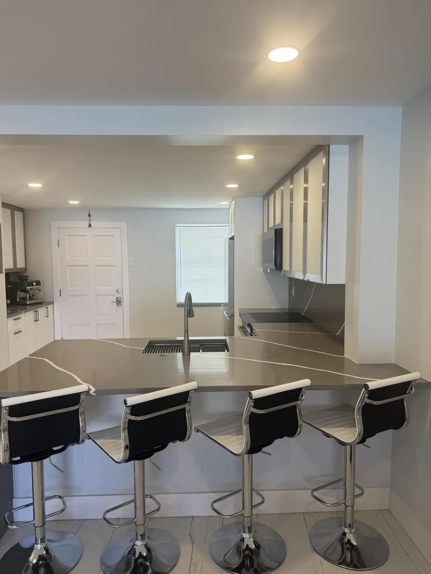 105 PARADISE HARBOUR Boulevard #108