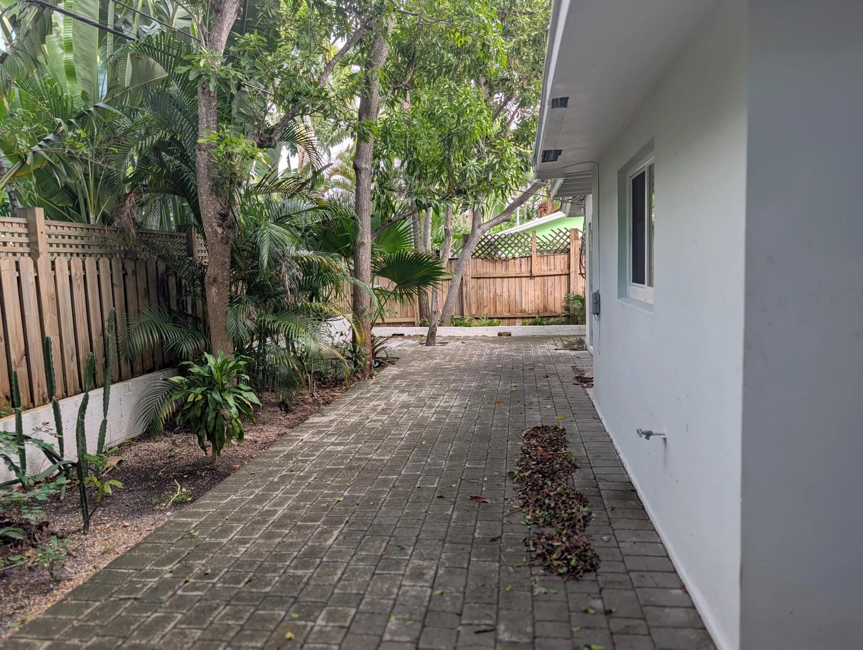 631 NE 17th Way